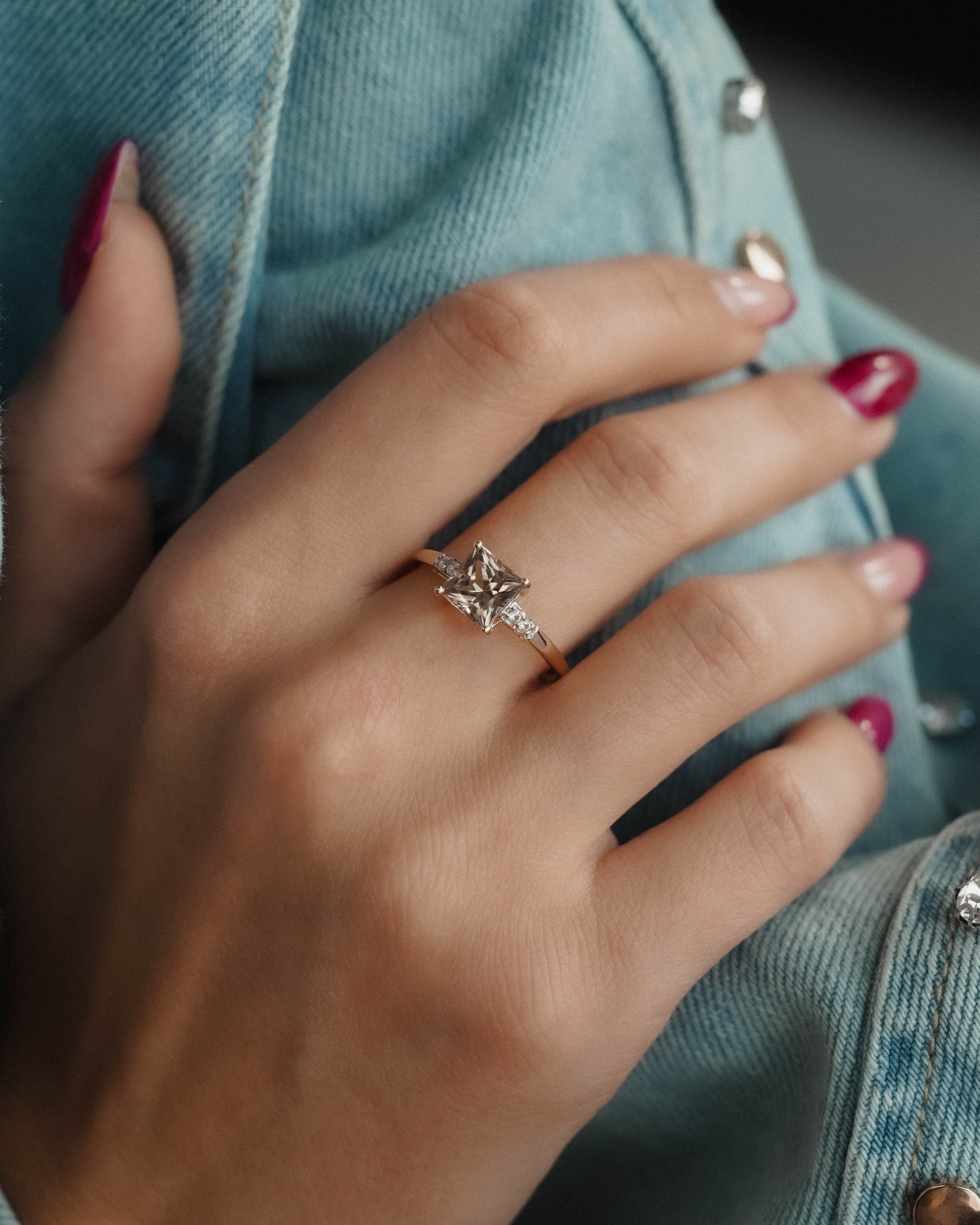 (05-03) Victoria | Vintage Groene Amethist & Witte Saffier Ring - Menina Amsterdam