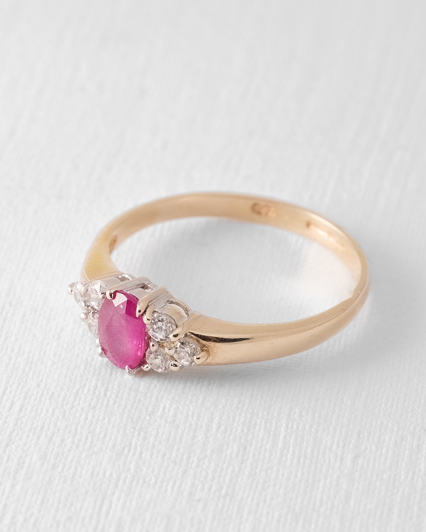 (05-03) Isadora | Vintage Robijn & Witte Saffier Ring - Menina Amsterdam