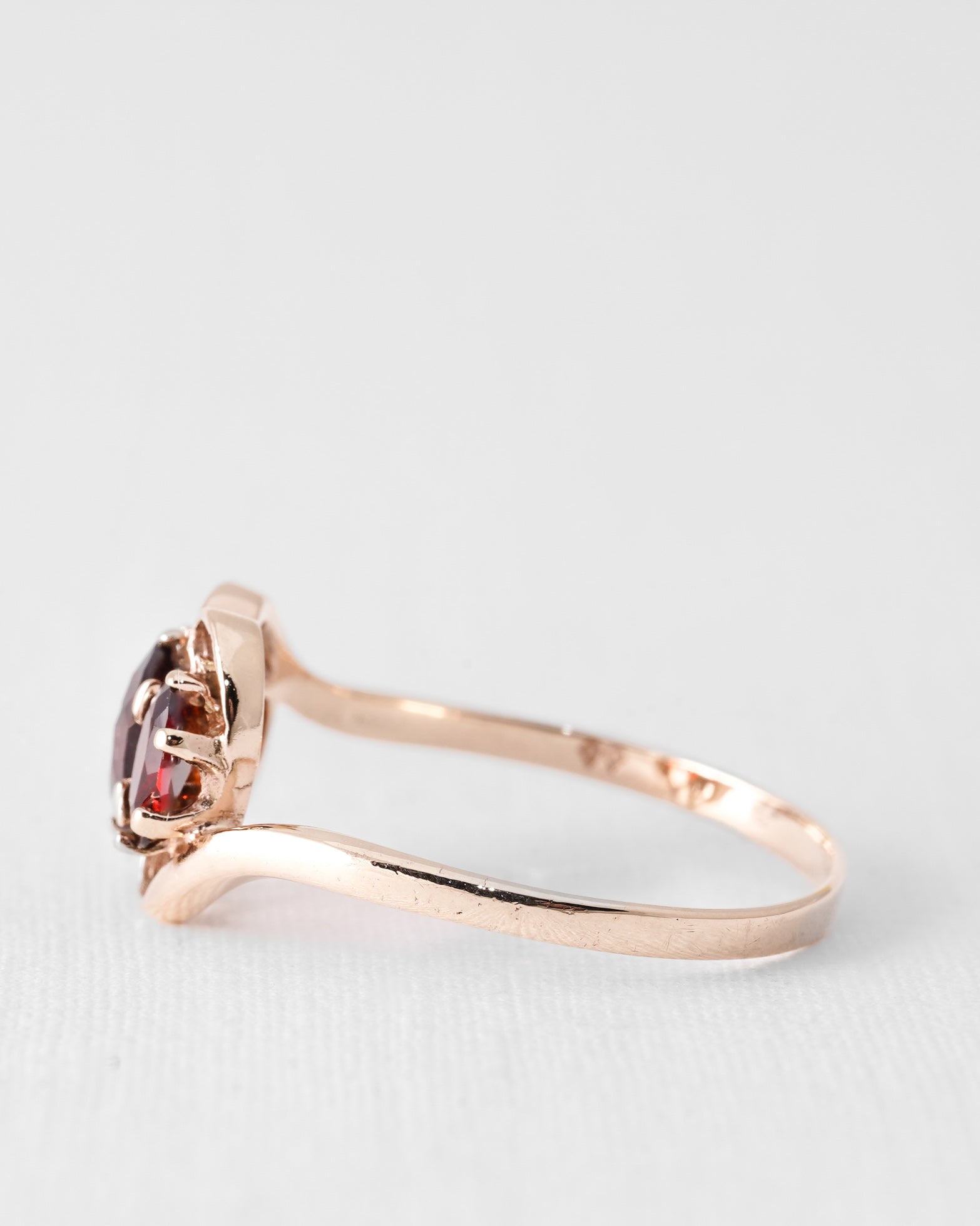 Garnya | Vintage Granaat Three-Stone Ring