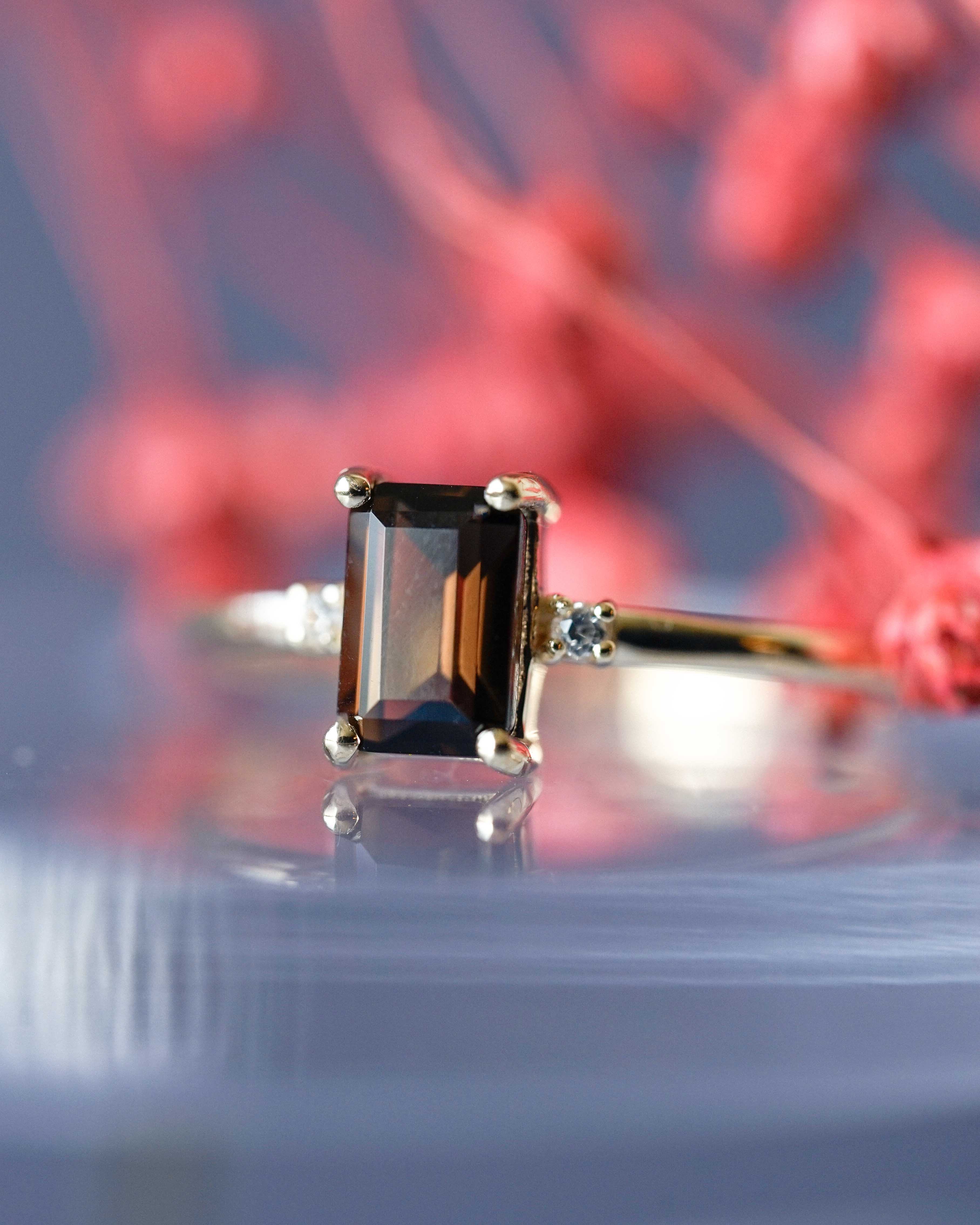 Louise | Rookkwarts Solitaire & Diamant Ring - Menina Amsterdam
