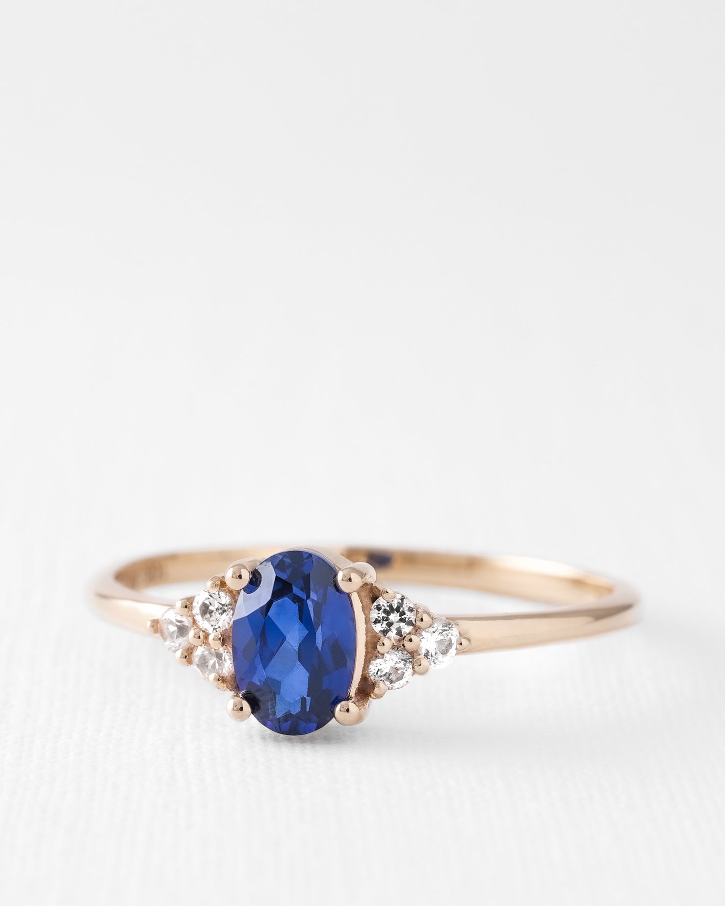 Ella | Saffier Solitaire & Diamant Ring