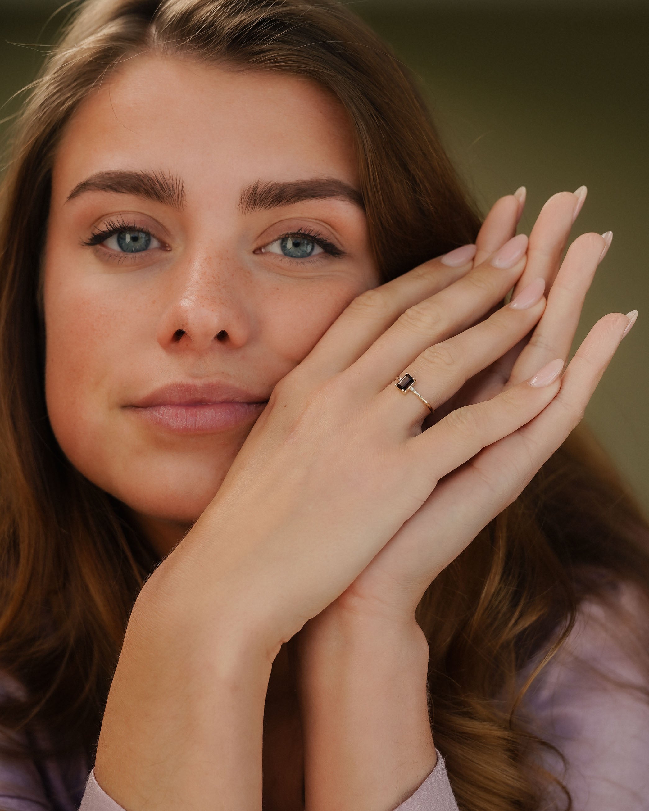 Louise | Rookkwarts Solitaire & Diamant Ring - Menina Amsterdam