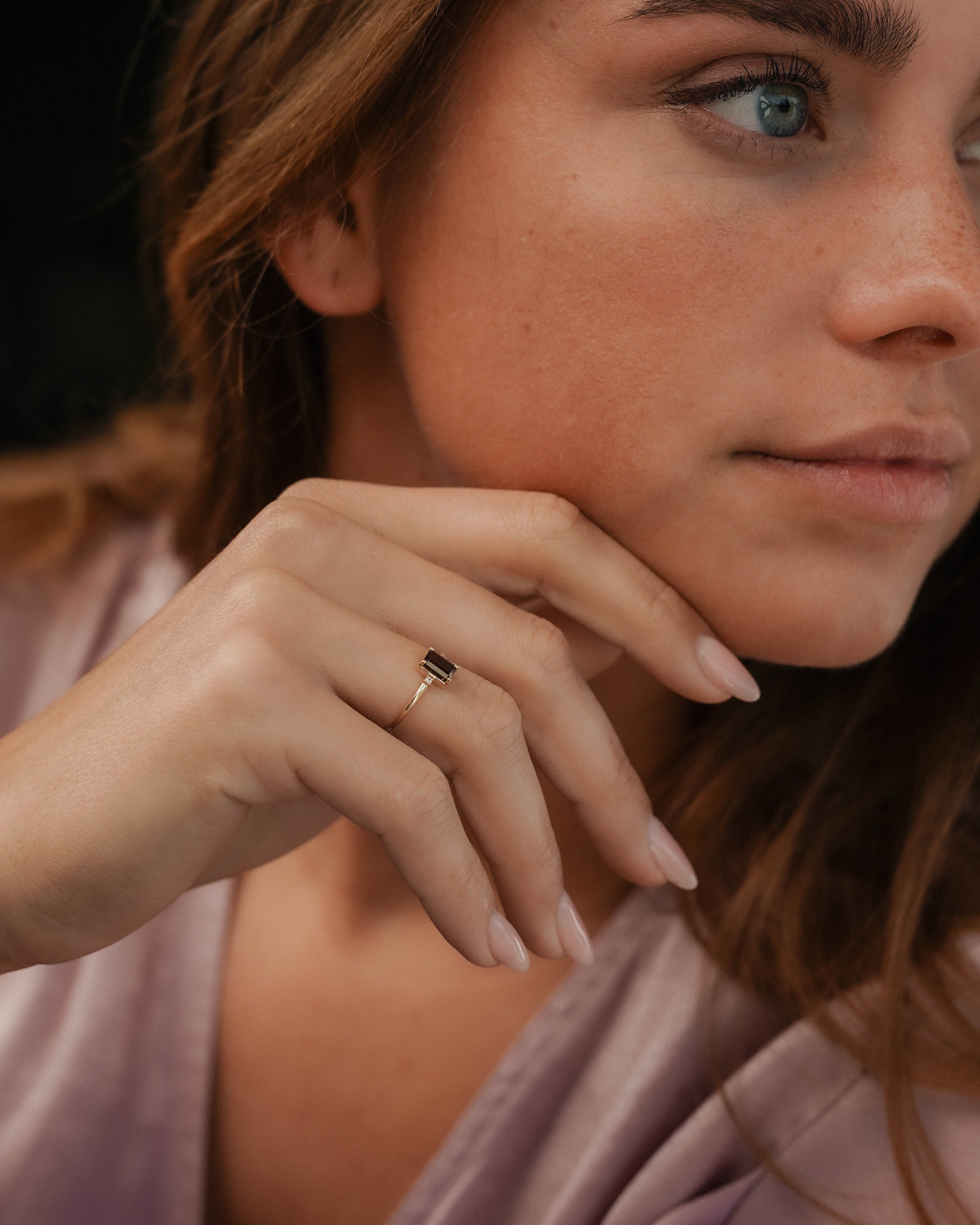 Louise | Rookkwarts Solitaire & Diamant Ring - Menina Amsterdam