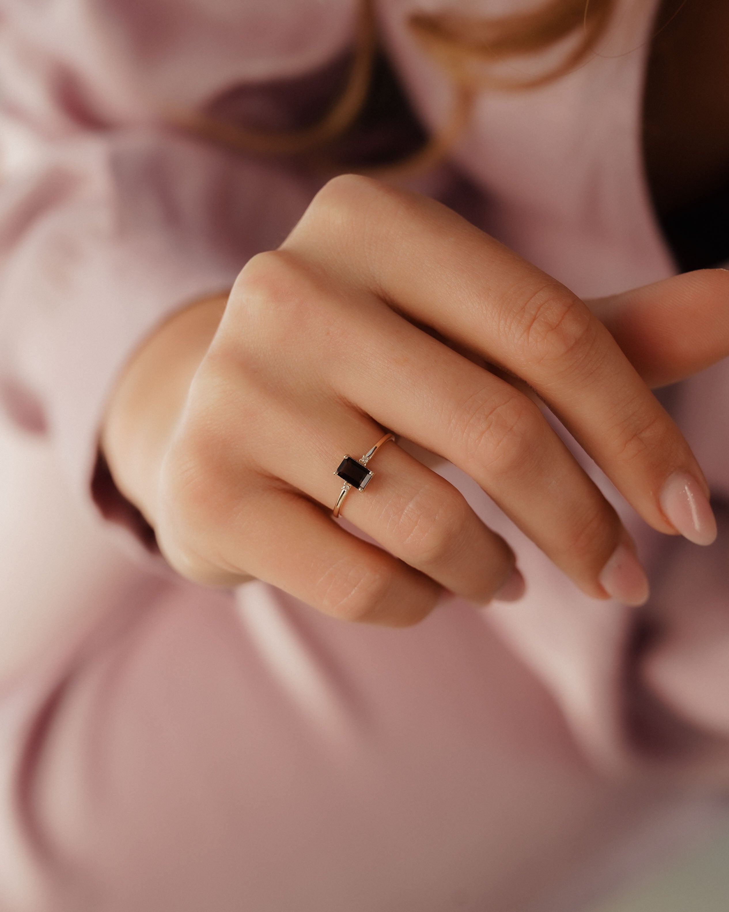 Louise | Rookkwarts Solitaire & Diamant Ring - Menina Amsterdam