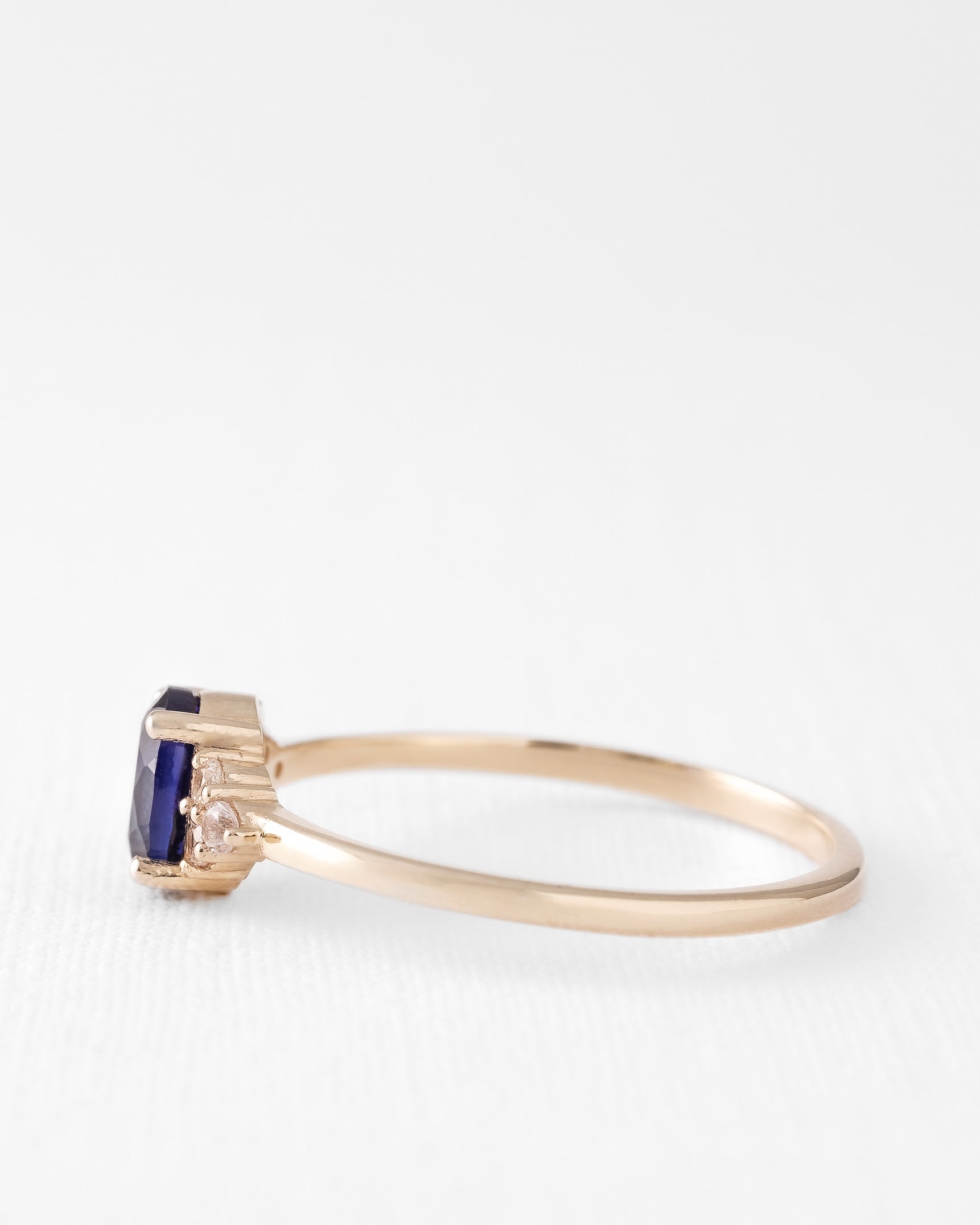 Ella | Saffier Solitaire & Diamant Ring