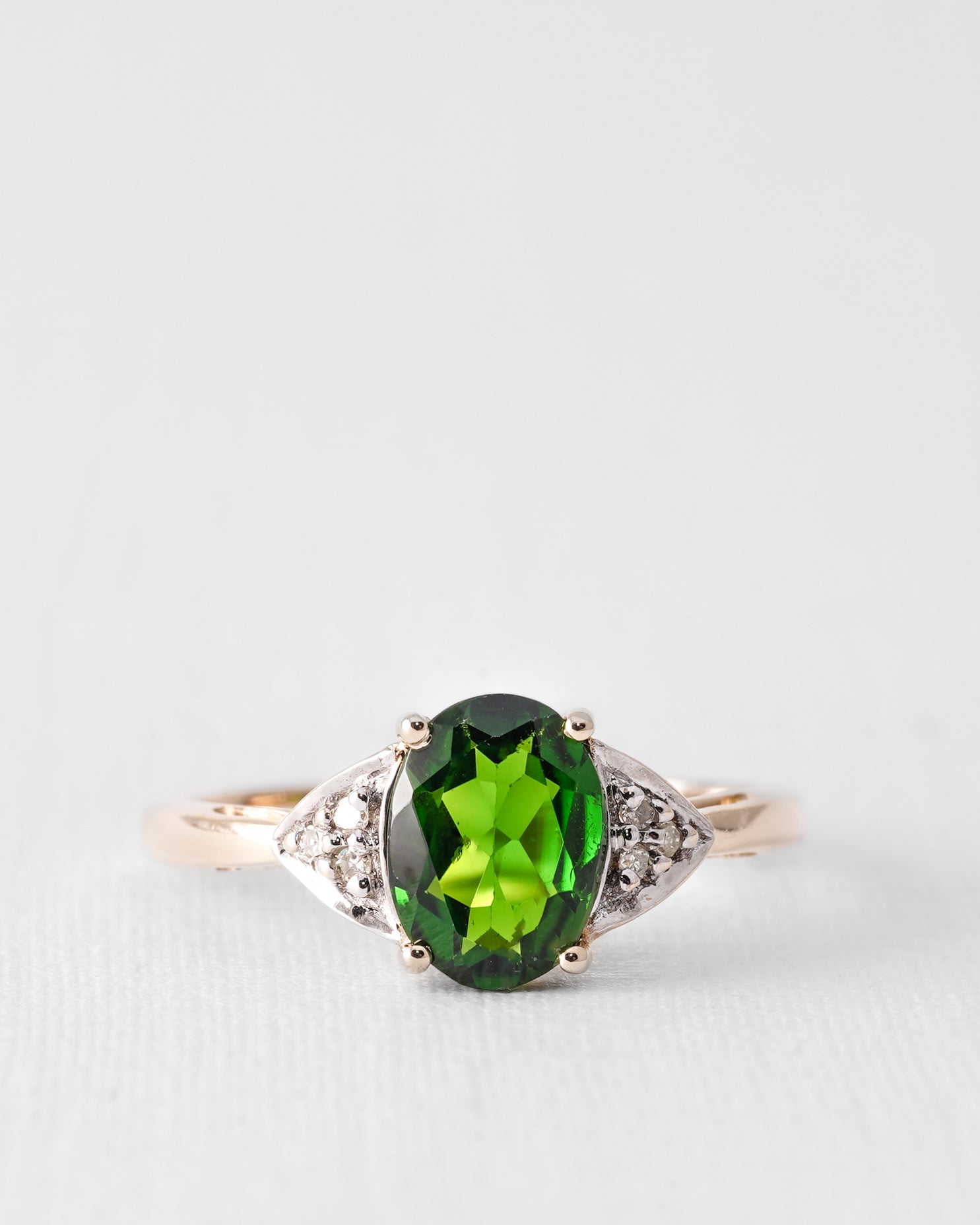 Divera | Vintage Diopsiet Solitaire & Diamant Details Ring