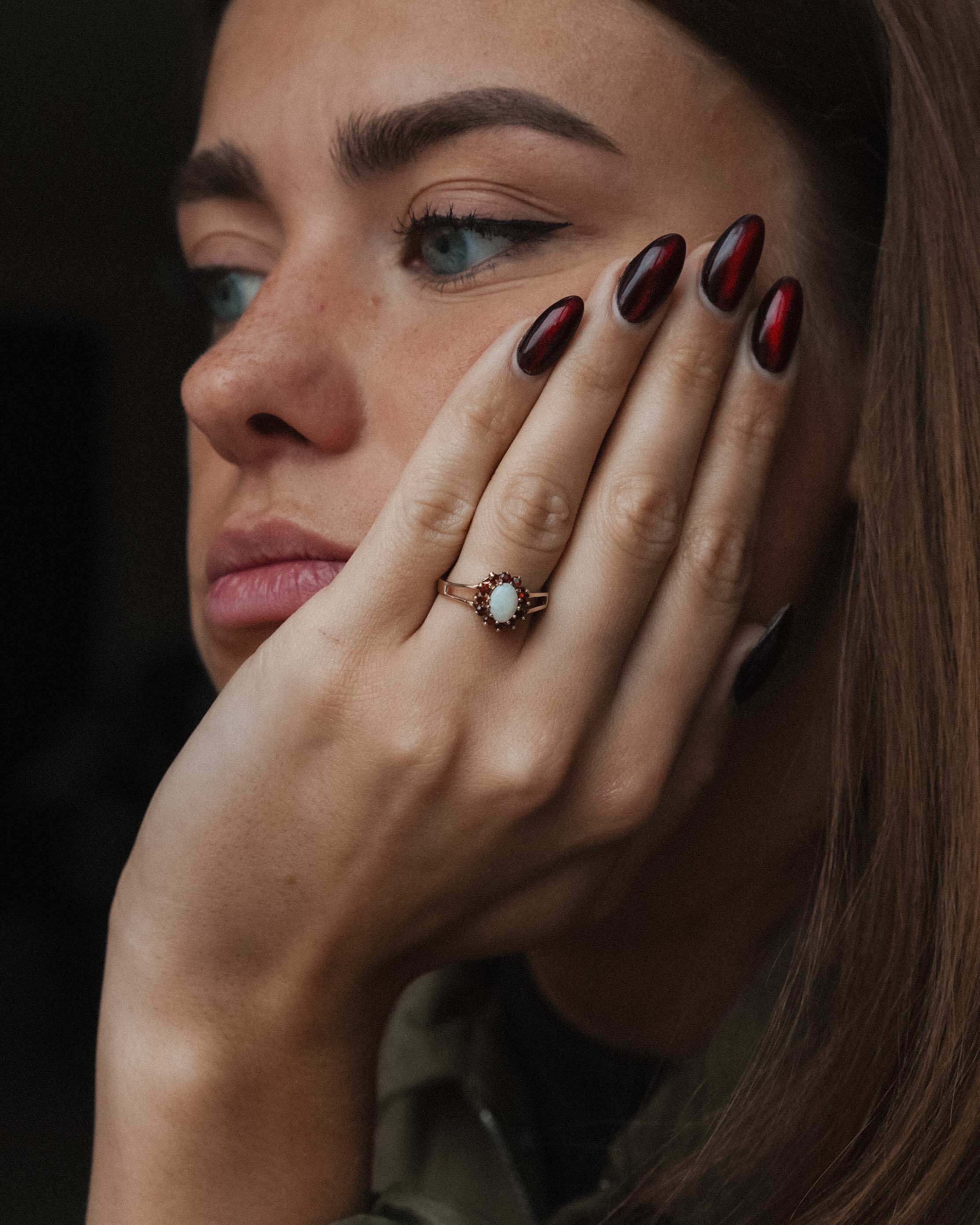 Lyne | Vintage Opaal & Granaat Halo Ring