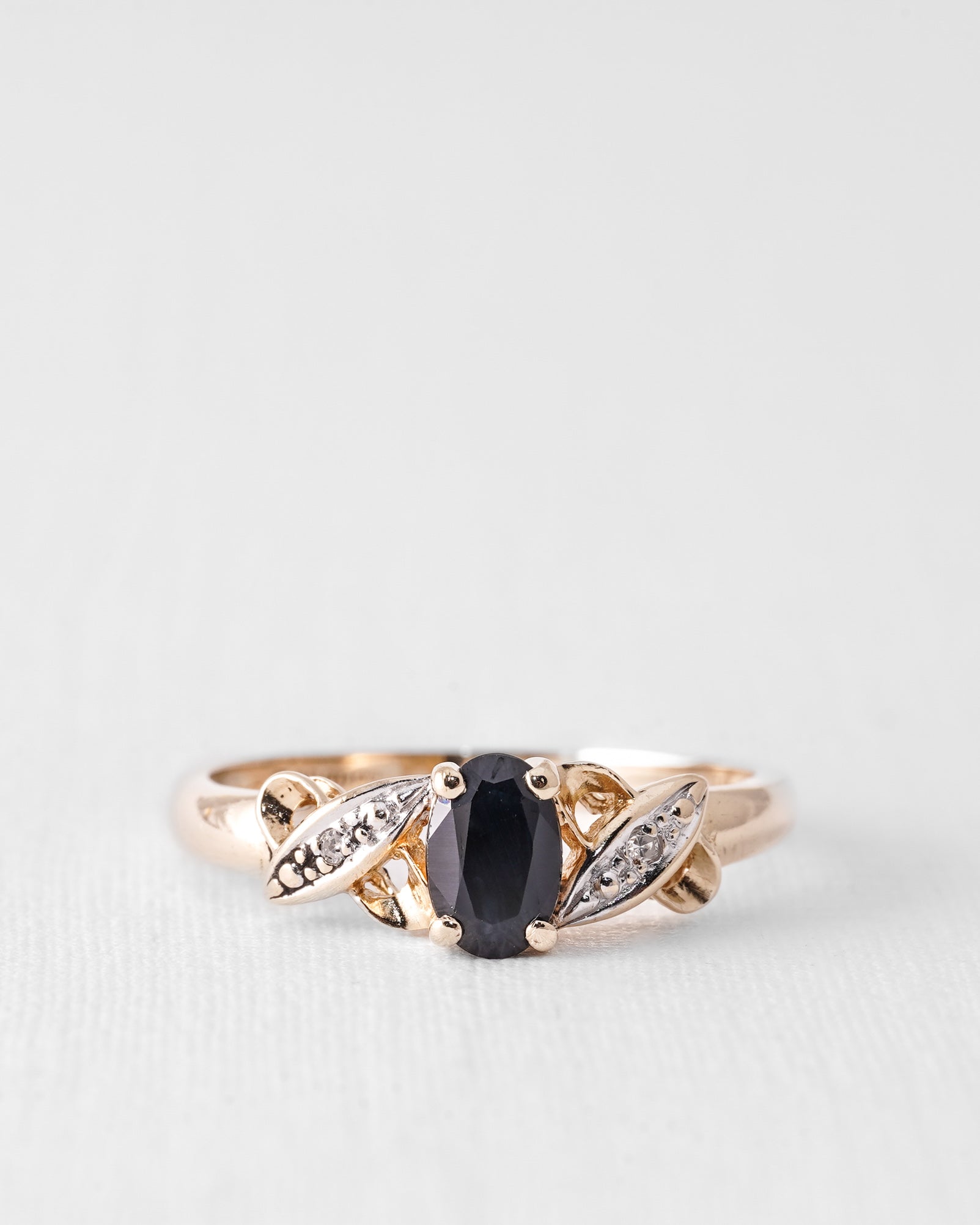 Safiora | Vintage Saffier Solitaire & Diamant Details Ring