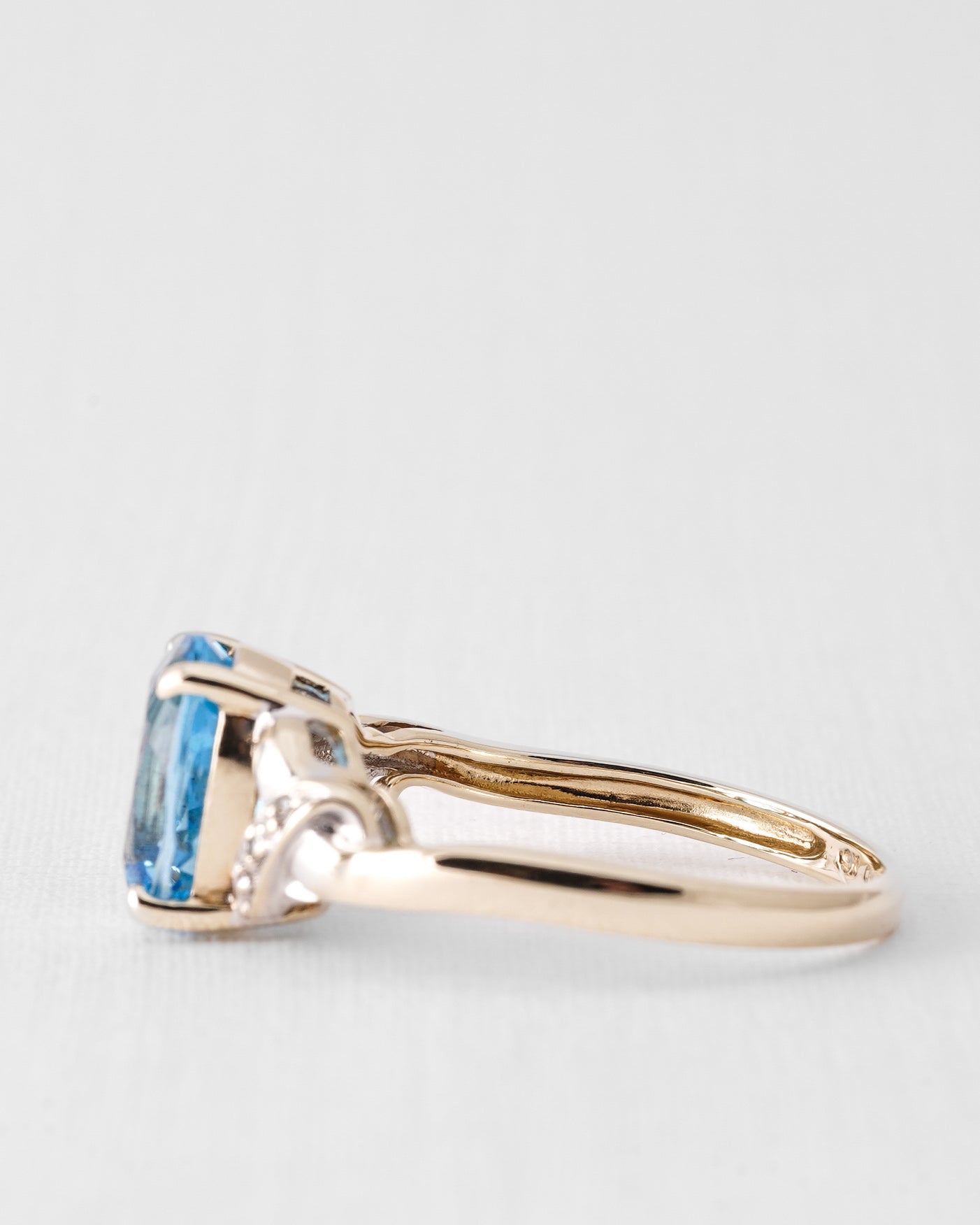 Aiora | Vintage Blue Topaz Solitaire Ring
