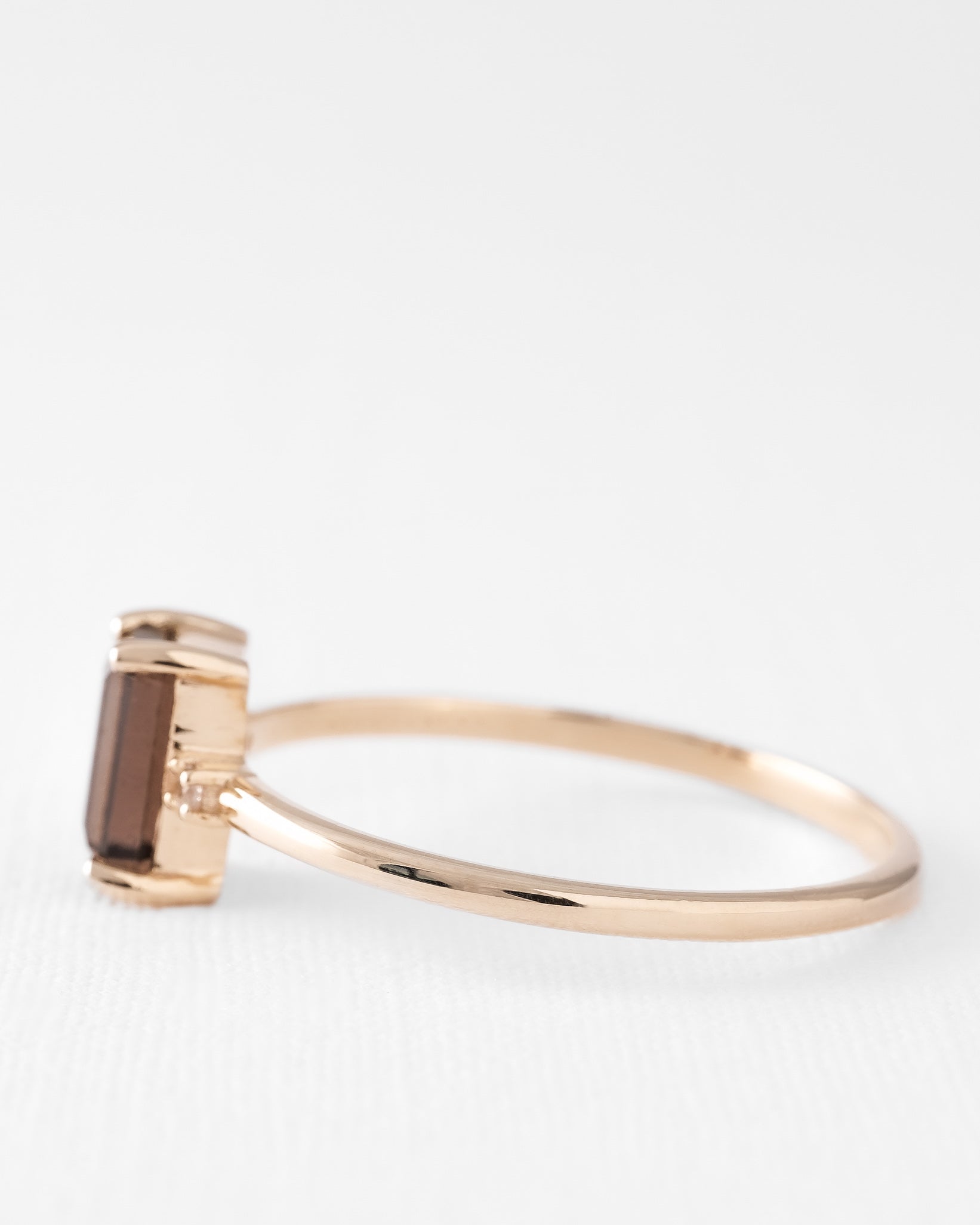 Louise | Rookkwarts Solitaire & Diamant Ring - Menina Amsterdam