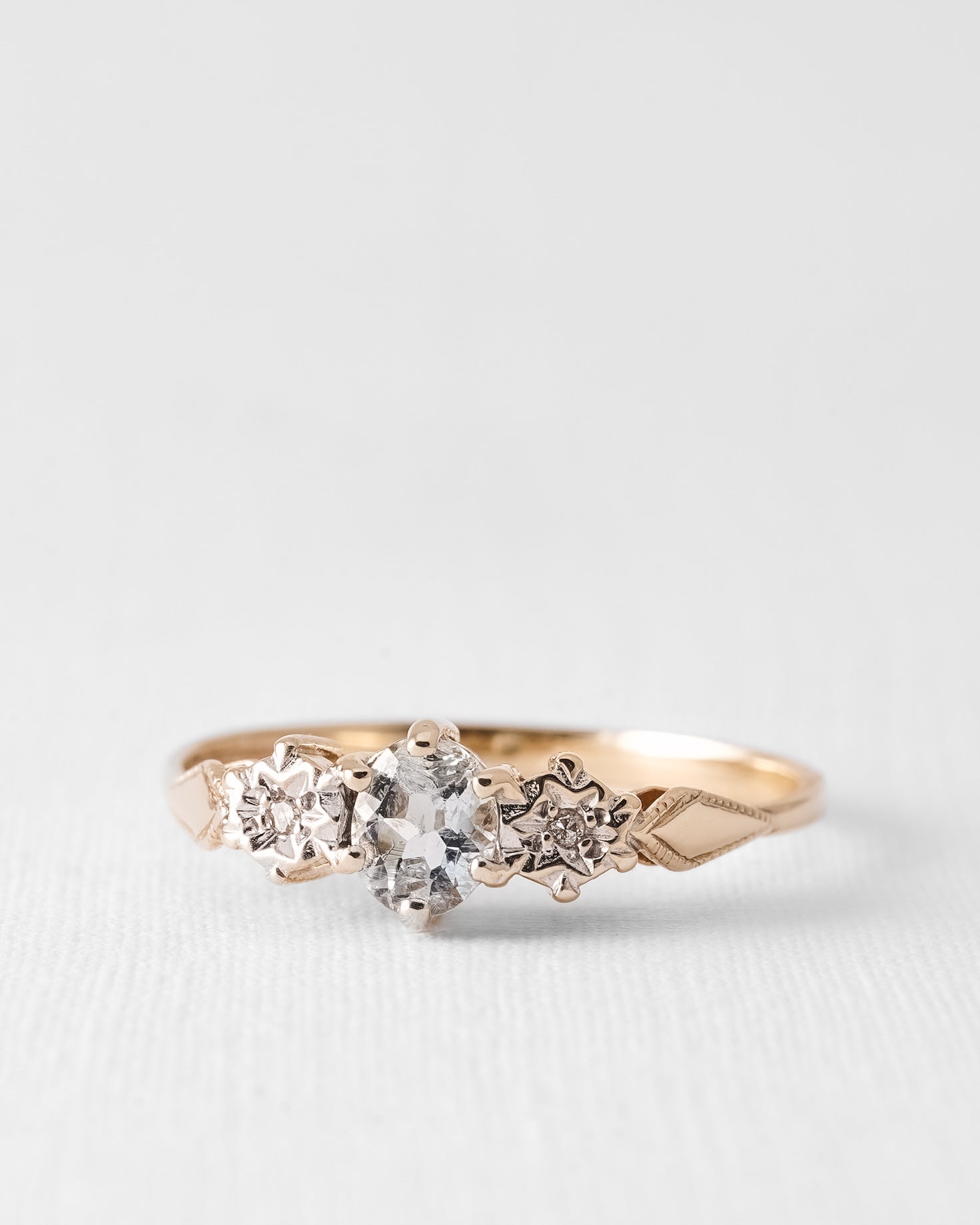 (05-03) Anouk | Vintage Aquamarijn & Diamant Ring - Menina Amsterdam