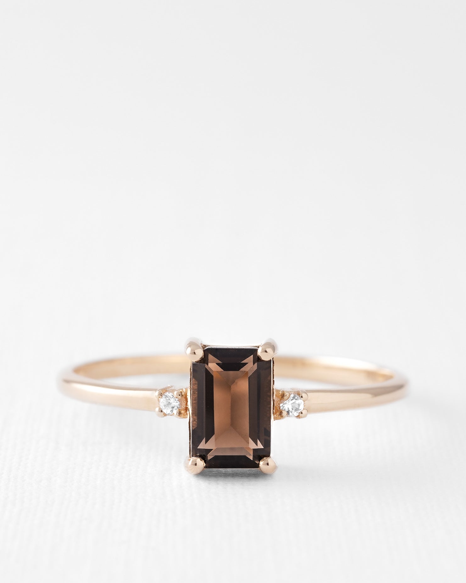 Louise | Rookkwarts Solitaire & Diamant Ring - Menina Amsterdam