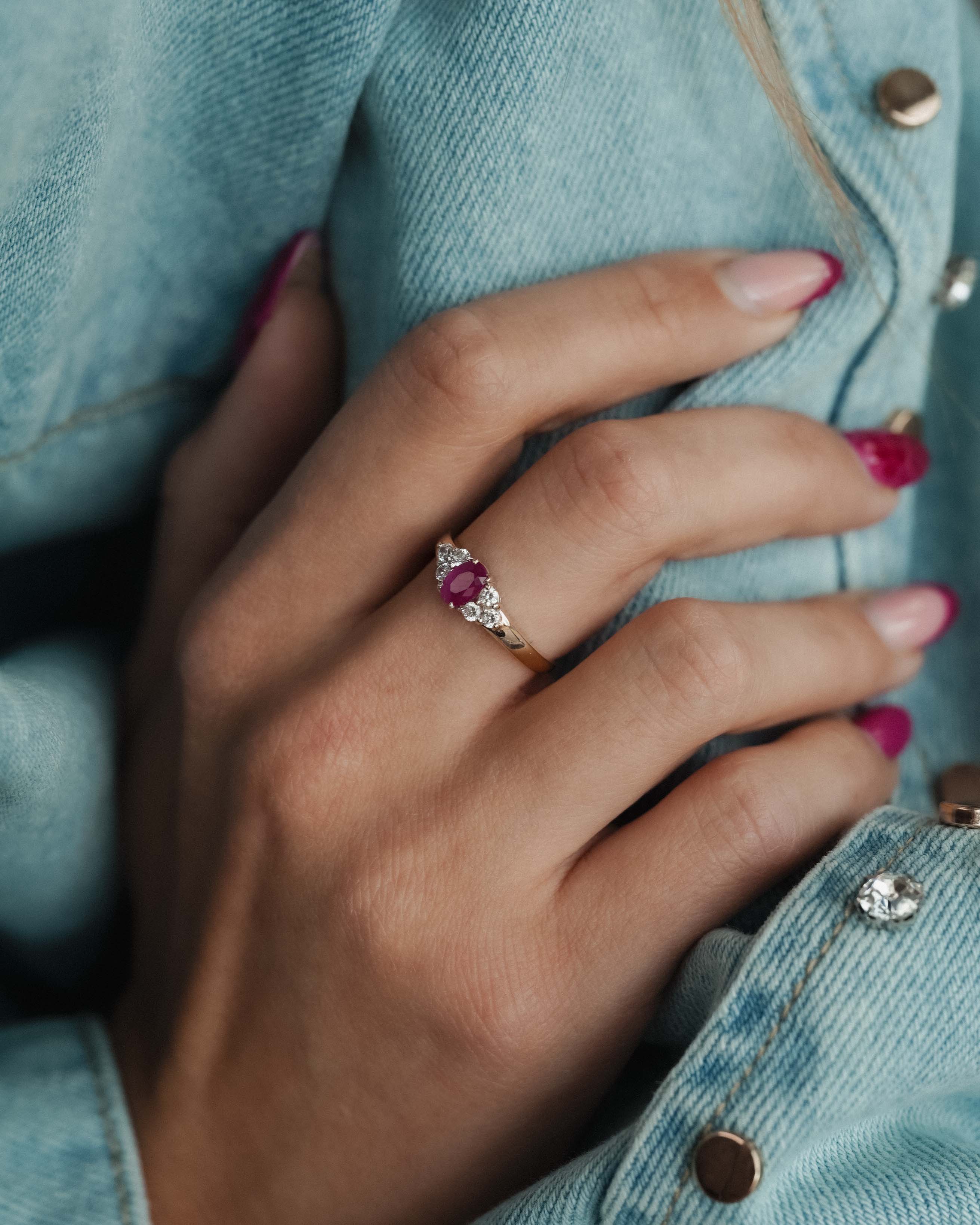 (05-03) Isadora | Vintage Robijn & Witte Saffier Ring - Menina Amsterdam