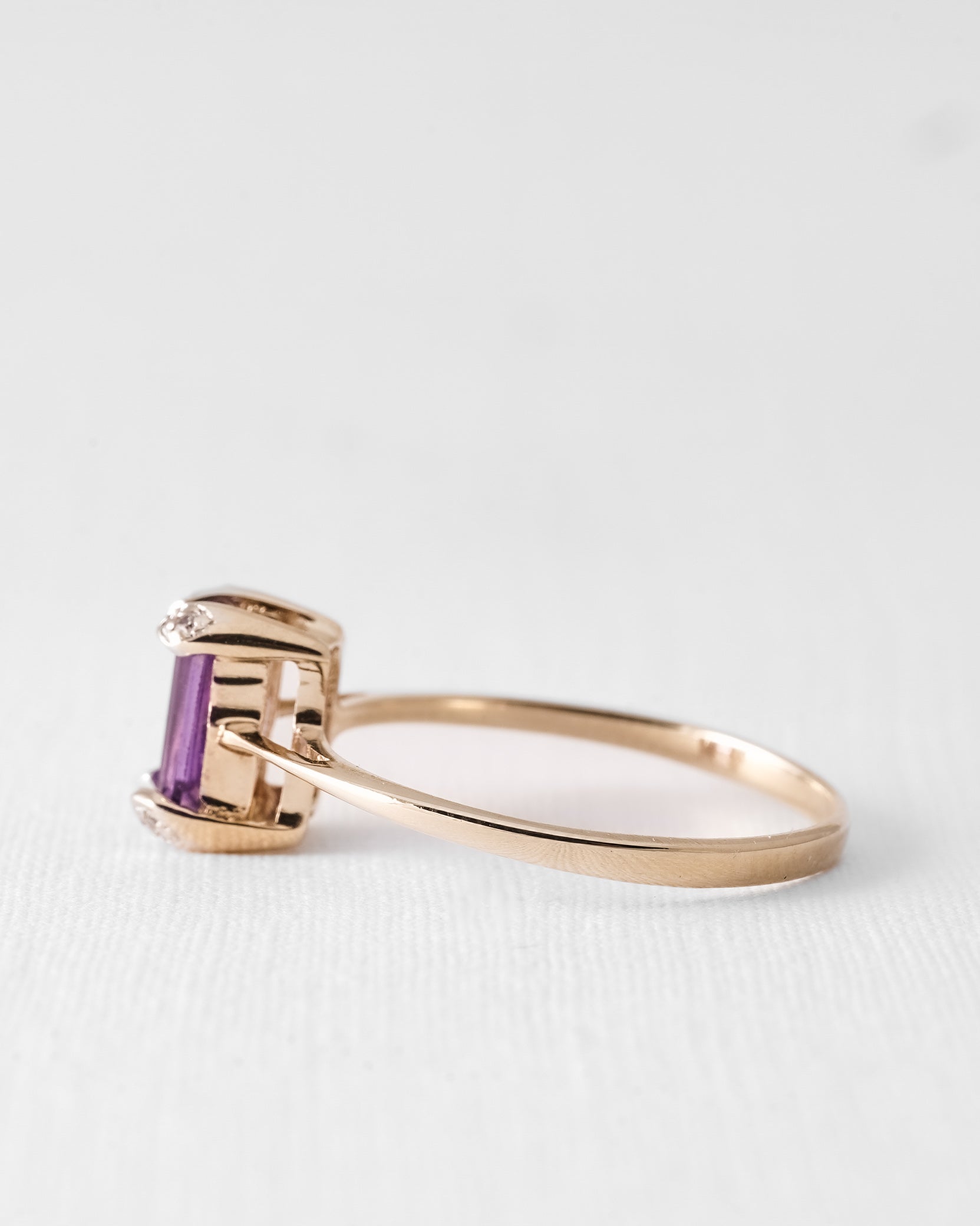 Calista | Vintage Amethist Solitaire & Diamant Details Ring - Menina Amsterdam