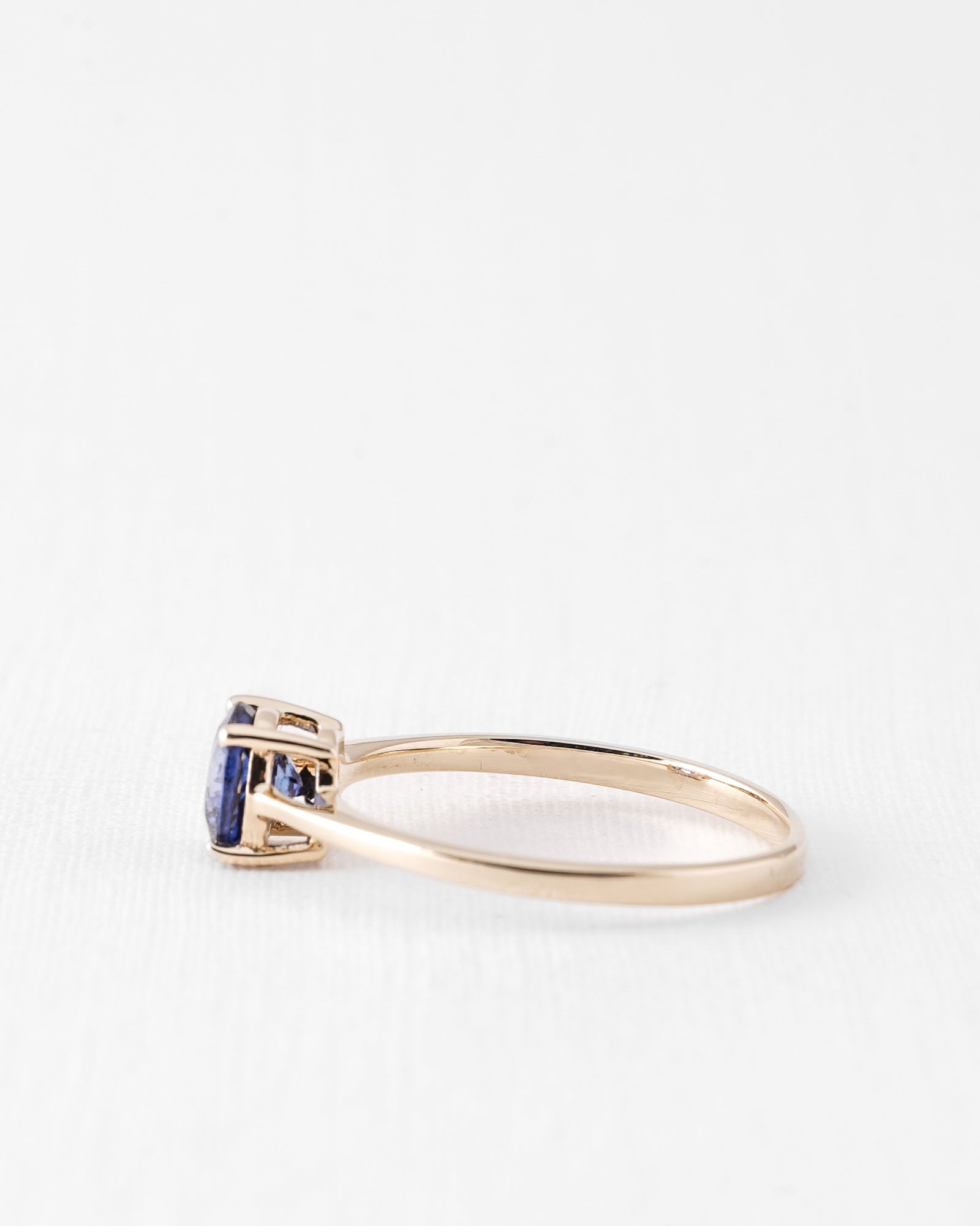 Kira | Vintage Kyaniet Solitaire - Menina Amsterdam