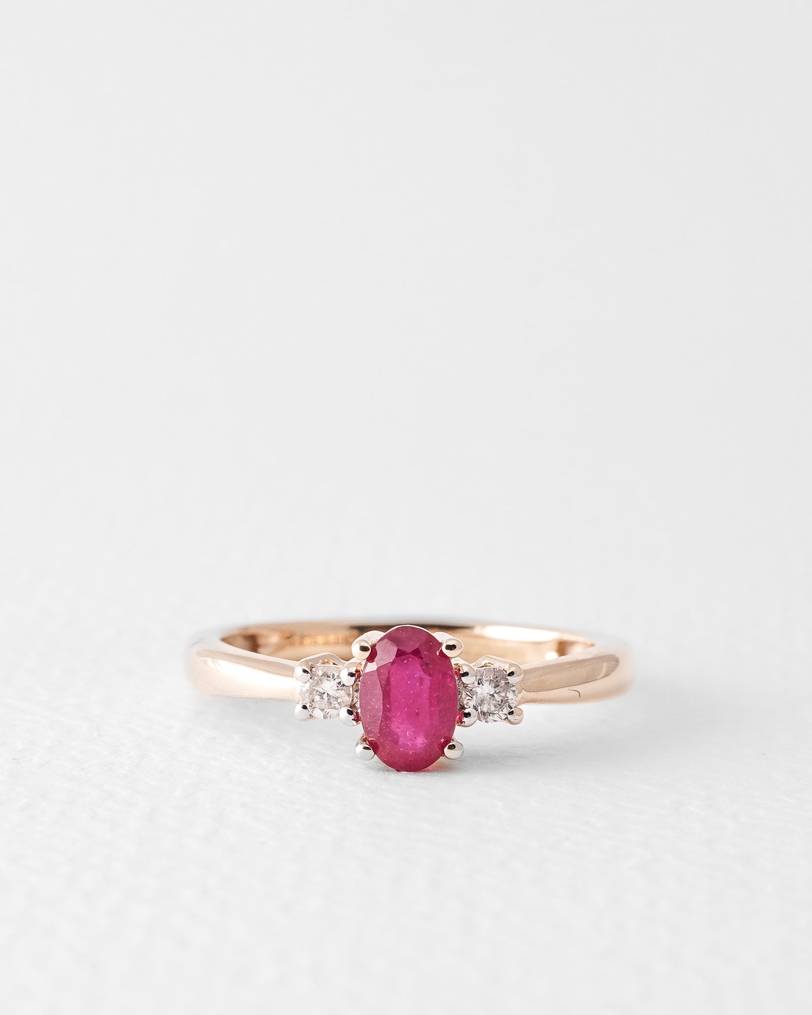 Lenie | Vintage Ruby Solitaire & Diamant Details