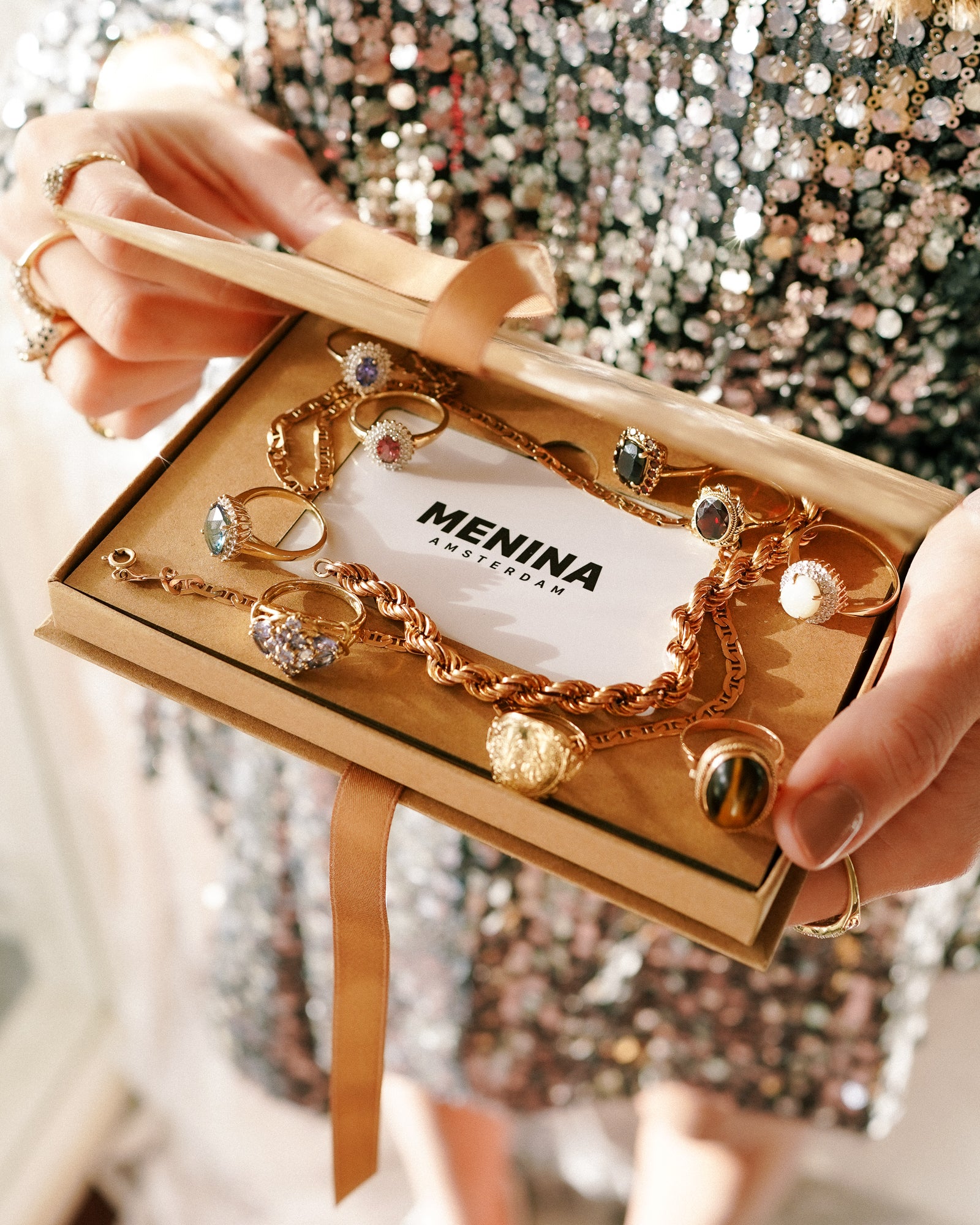 Menina Amsterdam geeft een vervolg aan het verhaal van vintage sieraden.