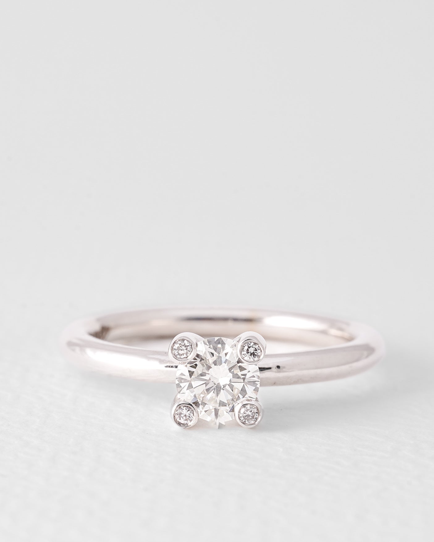Elvira | 14K White Gold Brilliant (0.7ct) Solitaire Ring