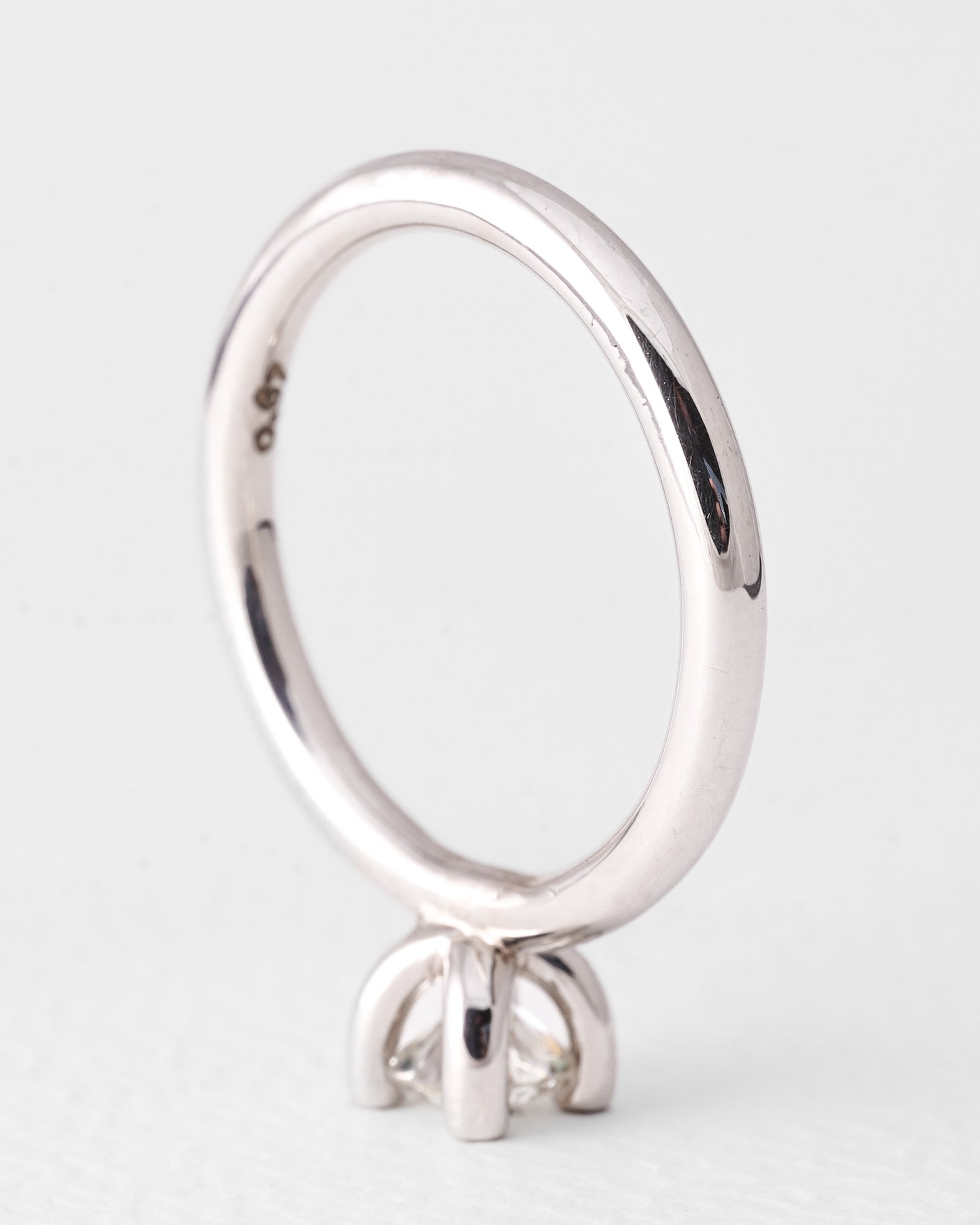 Elvira | 14K White Gold Brilliant (0.7ct) Solitaire Ring