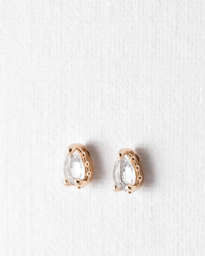 Eirlys | 14K Witte Saffier Pear Cut Studs