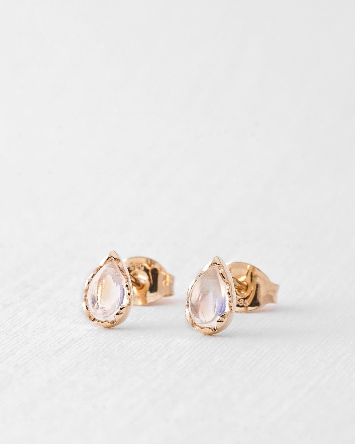 Ardea | 14K Maansteen Pear Cut Studs