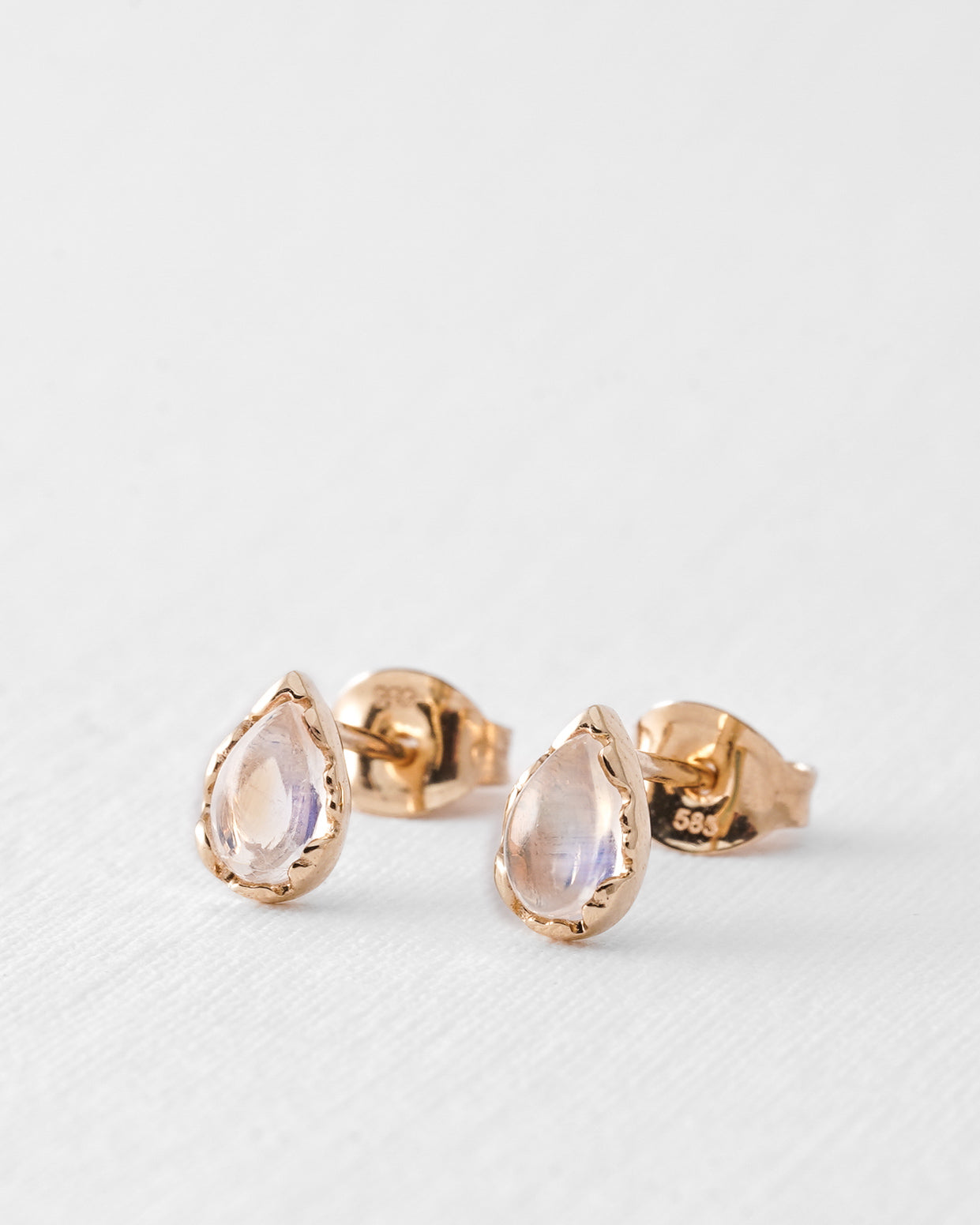 Ardea | 14K Maansteen Pear Cut Studs