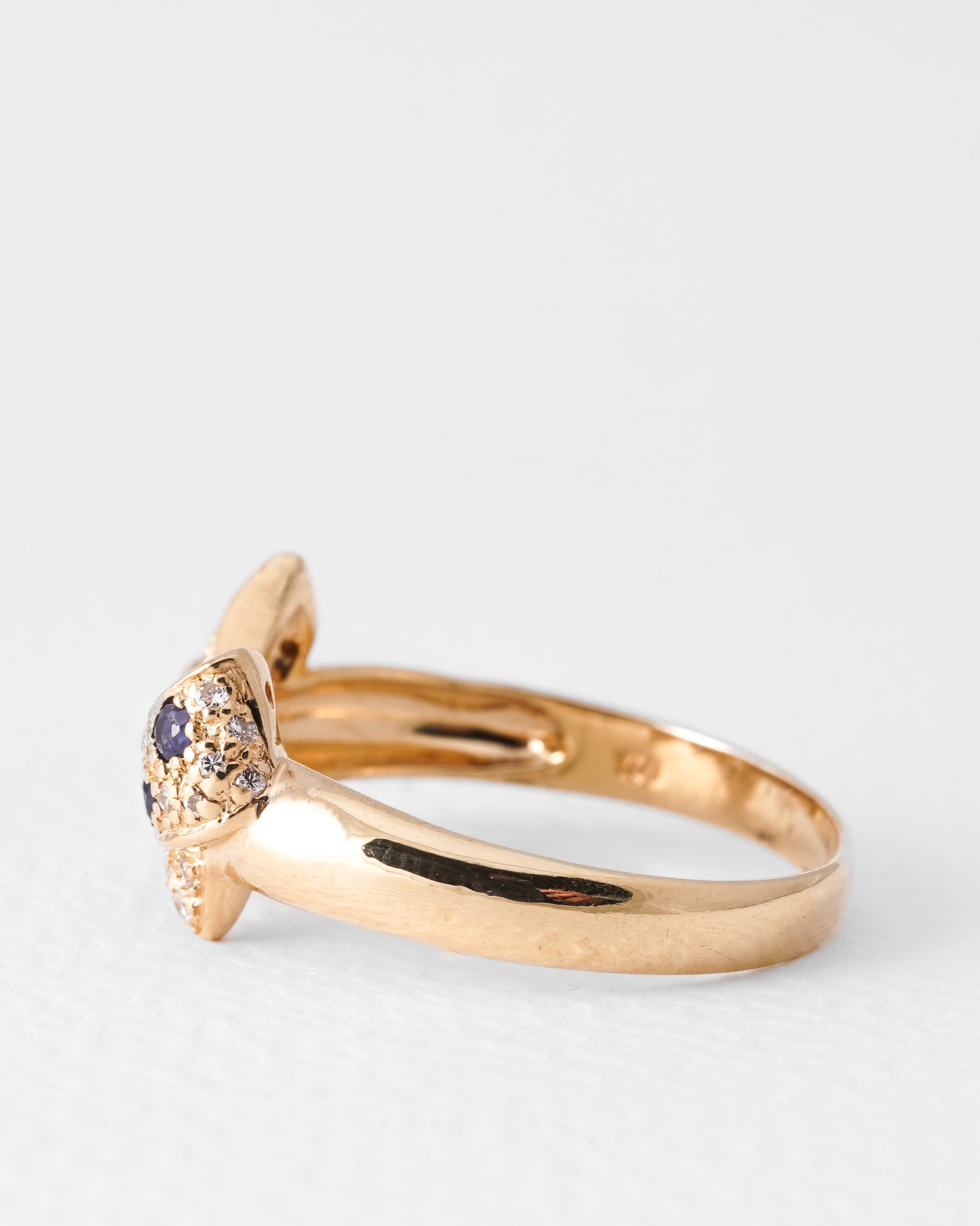 Suprisa | 14K Geel Goud Briljant (0.34ct) & Saffier Strik Ring