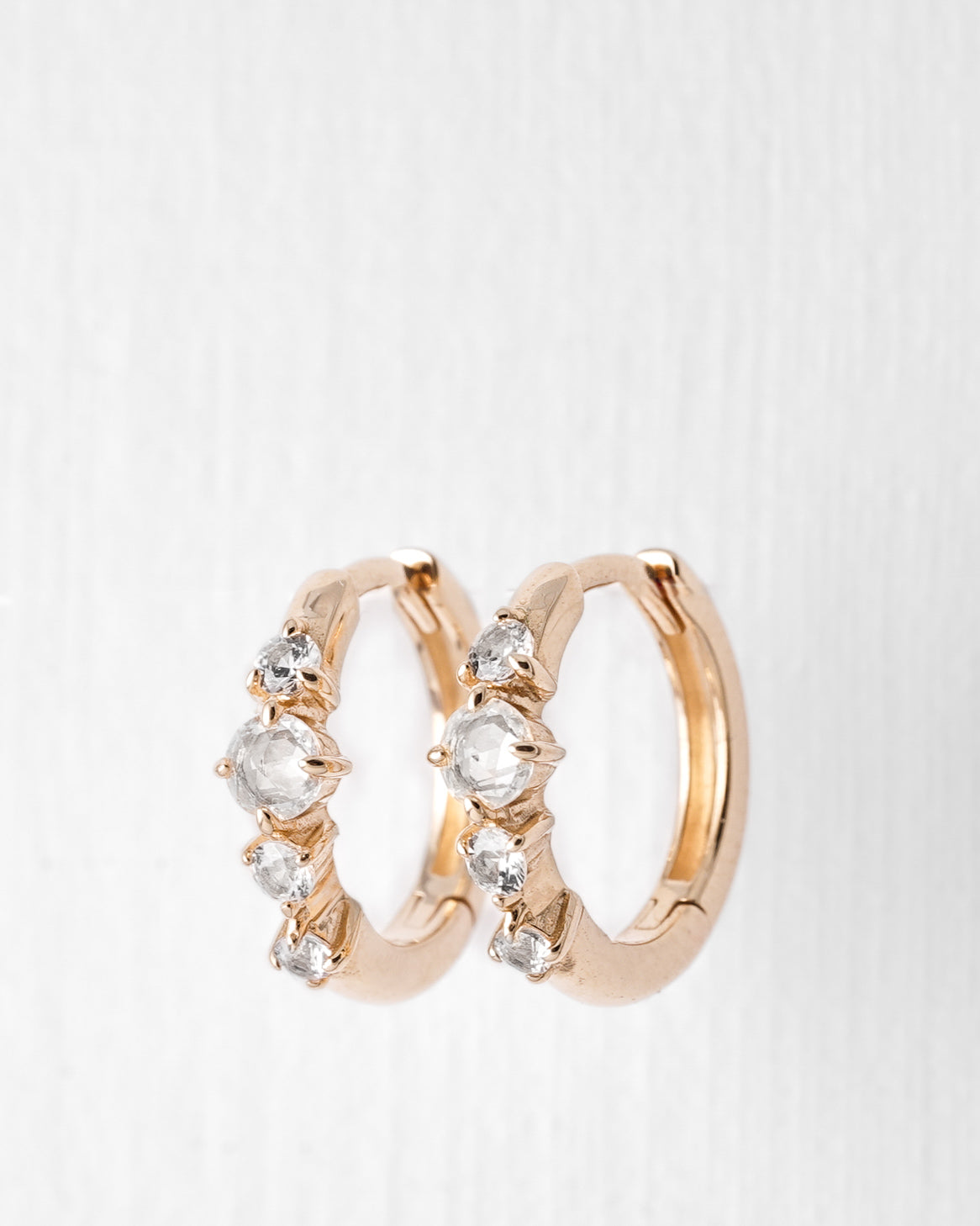 Elisa | 14K Witte Saffier Huggies