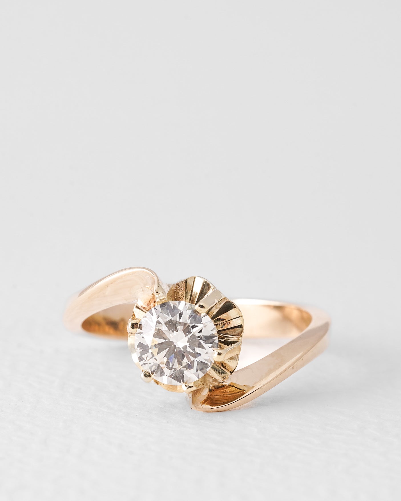 Genevieve | 14K Geel Goud Briljant (0.8ct) Solitair Twist Ring