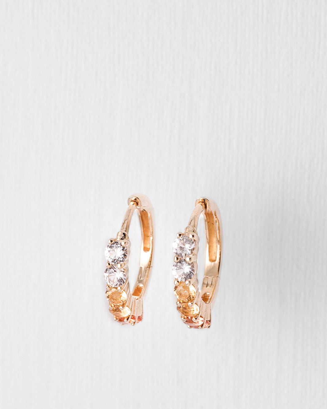 Aureline | 14K Meerkleurige Saffier & Kristal Pavé Huggies