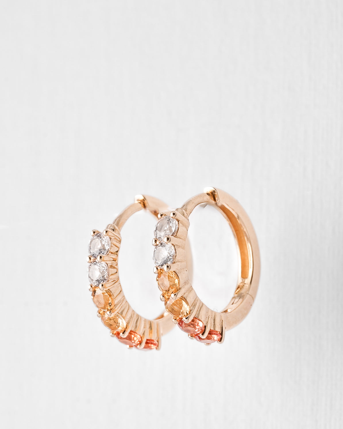 Aureline | 14K Meerkleurige Saffier & Kristal Pavé Huggies