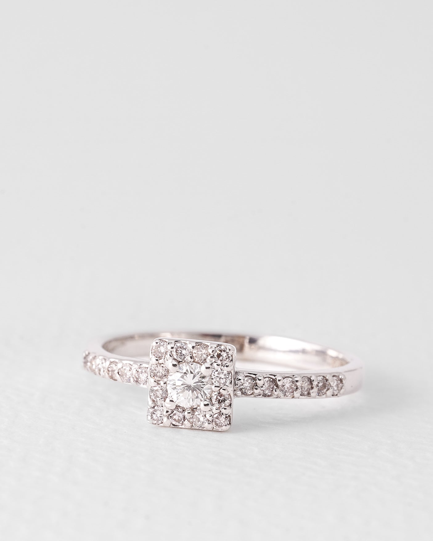 Maartje | 14K Wit Goud Briljant (0.34ct) Solitair Halo Ring