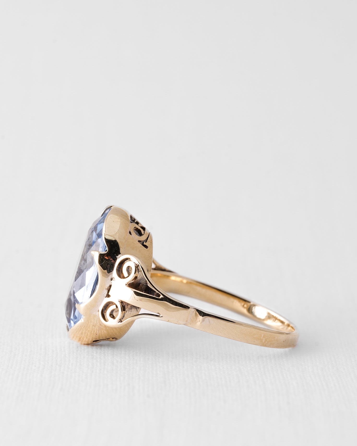 Aureli | 14K Blauwe Topaas Statement Ring