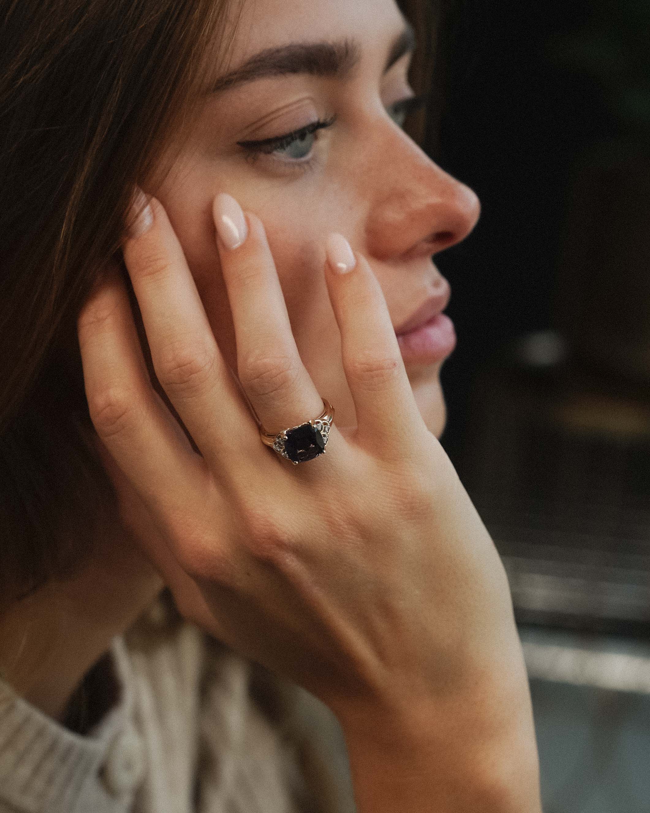 Orielle | Vintage Ioliet Solitaire & Diamant Details Ring