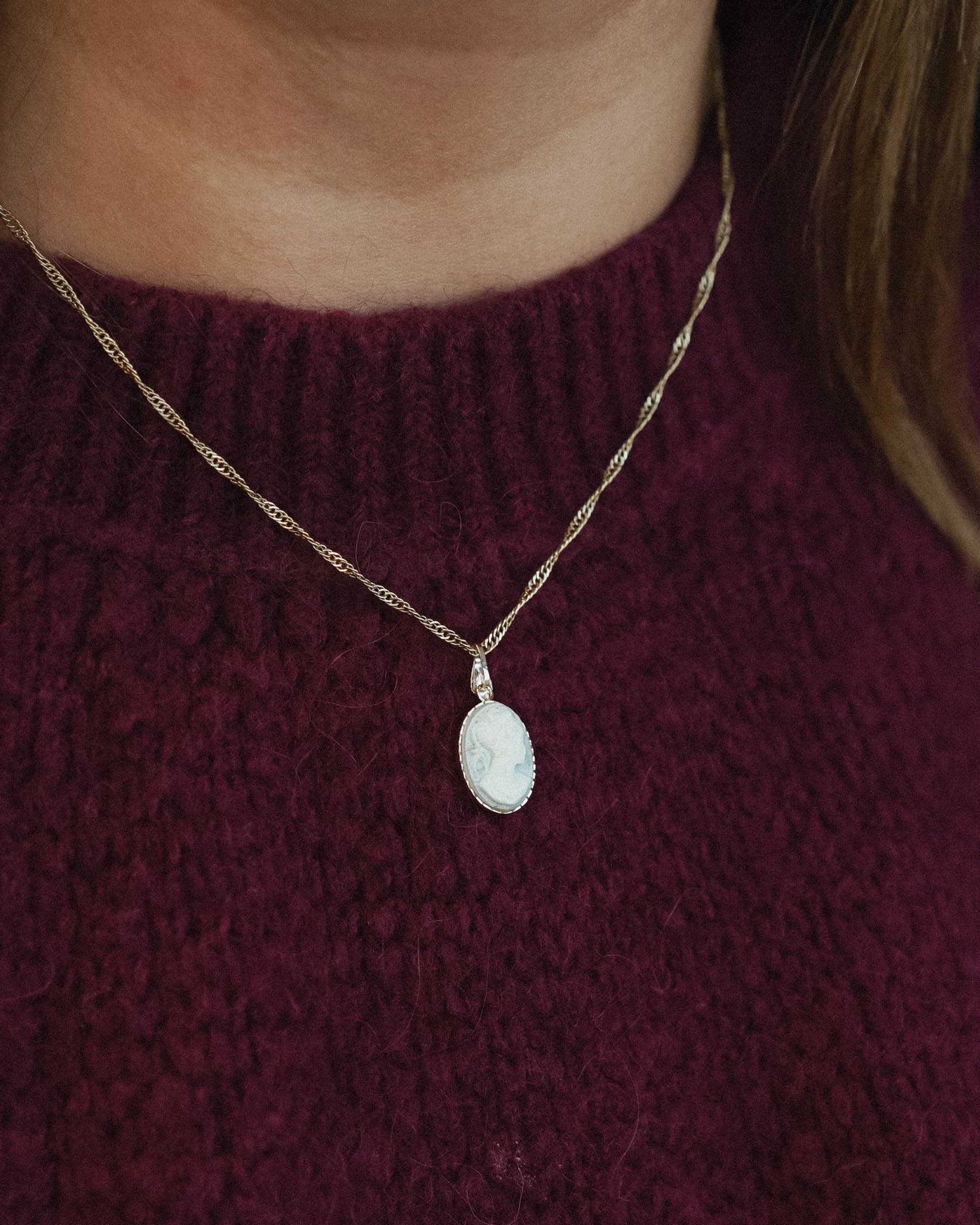 Clarissa | Vintage Cameo Hanger