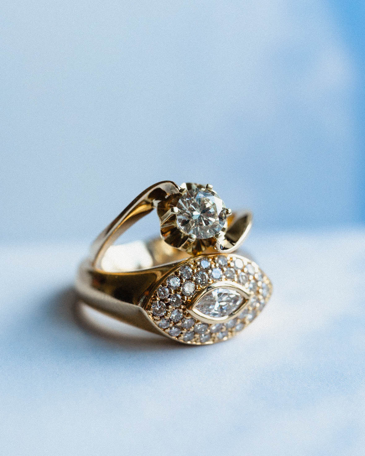 Genevieve | 14K Geel Goud Briljant (0.8ct) Solitair Twist Ring - Menina Amsterdam