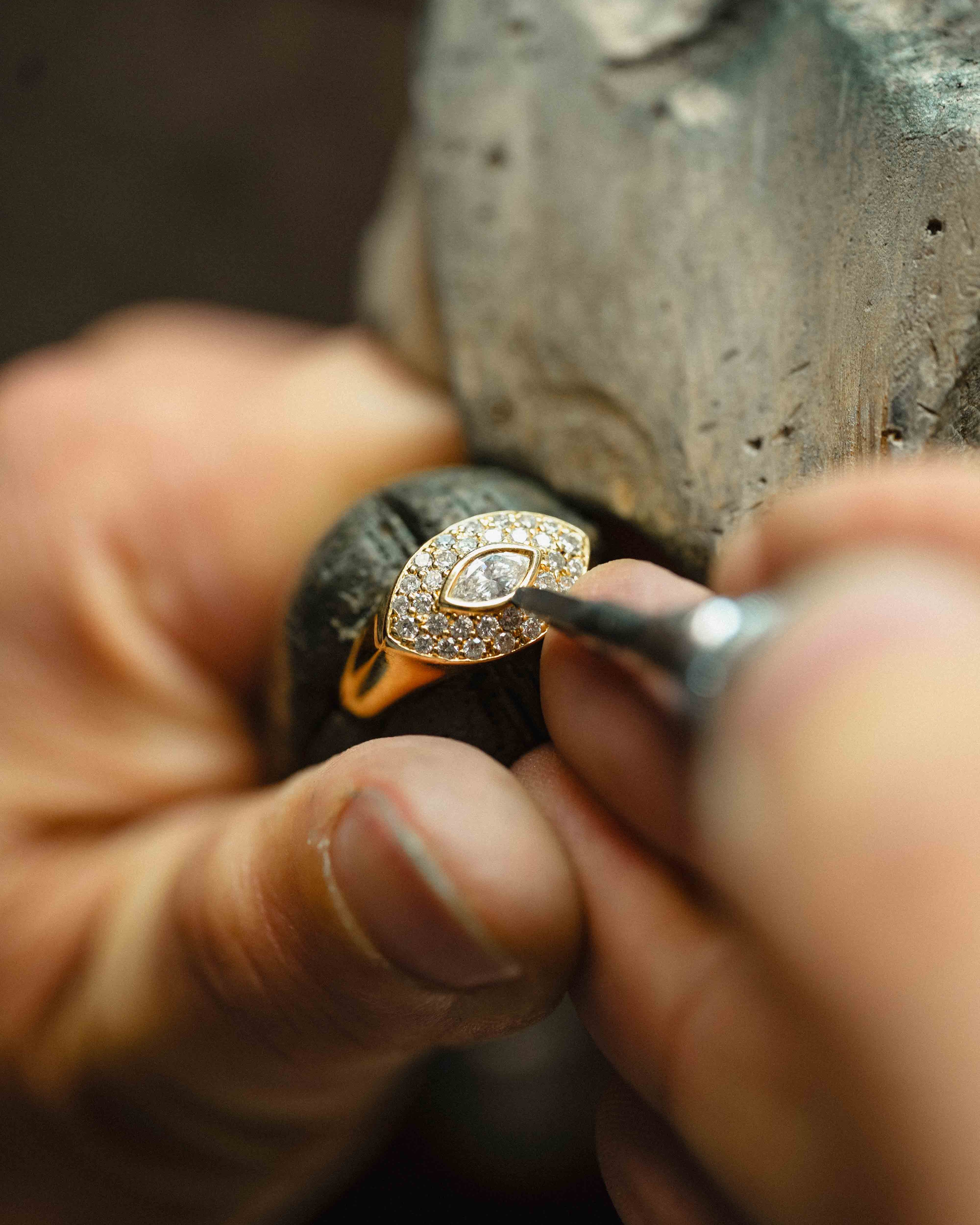Eleonora | 18K Yellow Gold Brilliant (1ct) Eye Ring