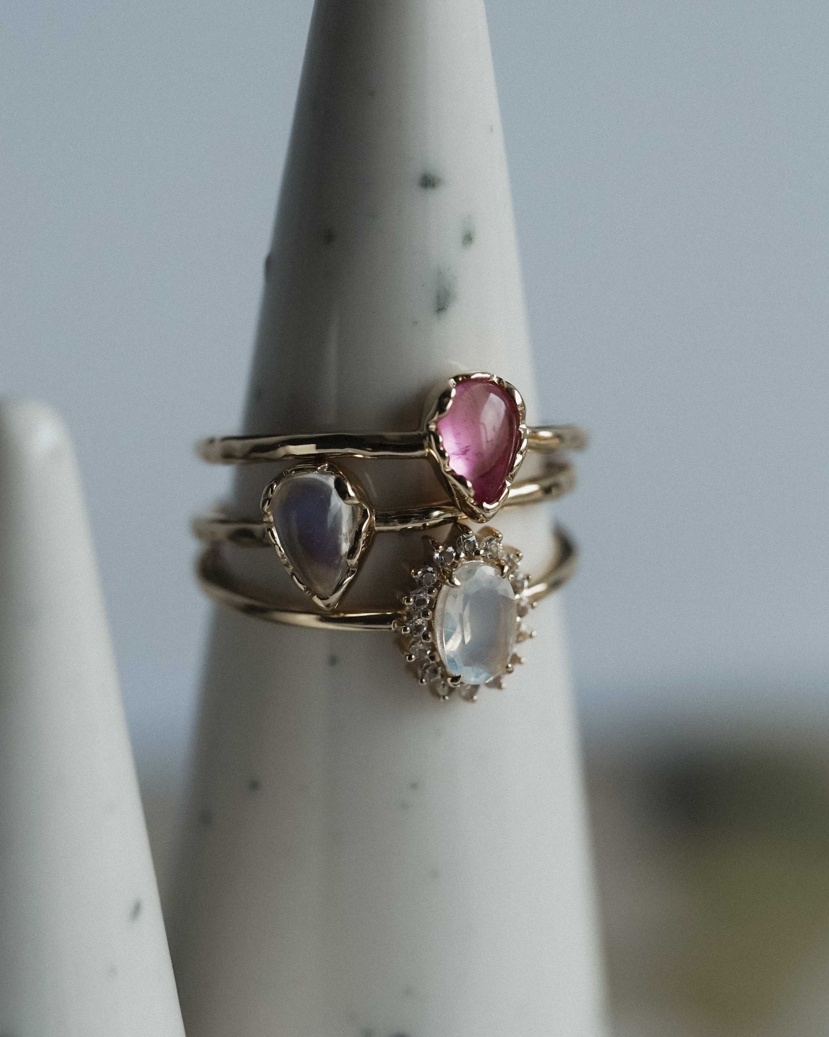 Lysandra | 14K Toermalijn Solitair Pear Cut Ring - Menina Amsterdam