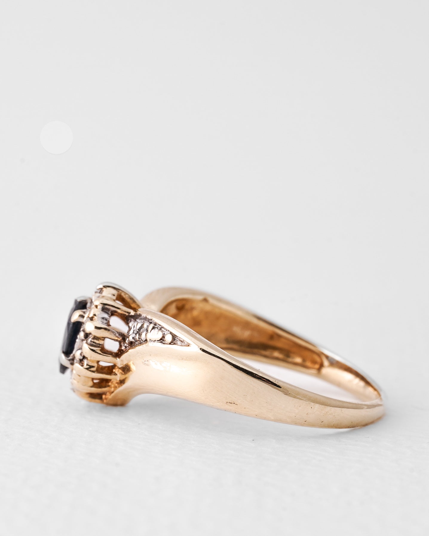 Evelina | Vintage Sapphire Solitaire & Diamond Details Ring