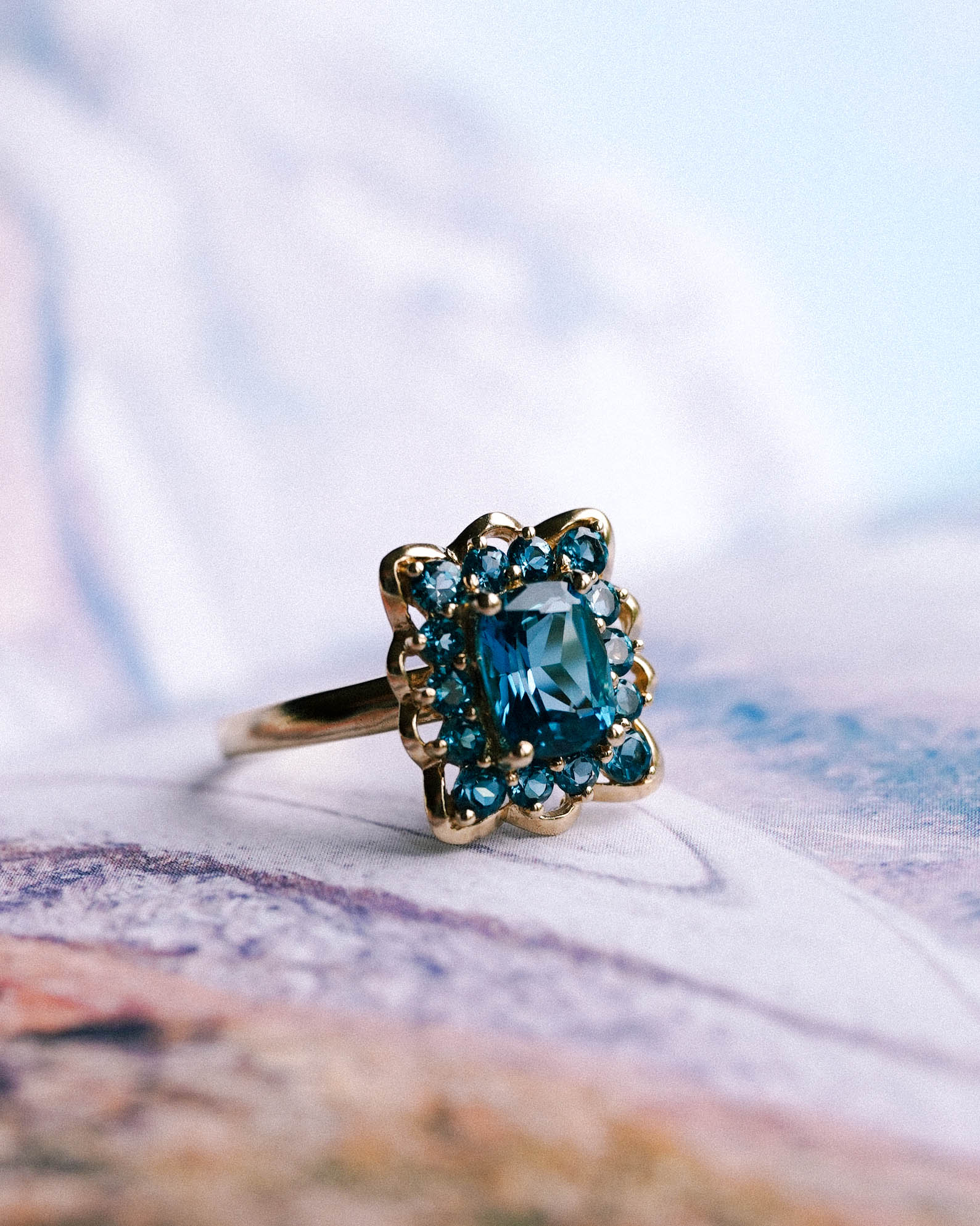 Odessaine | Vintage Blauwe Topaas Cluster Ring