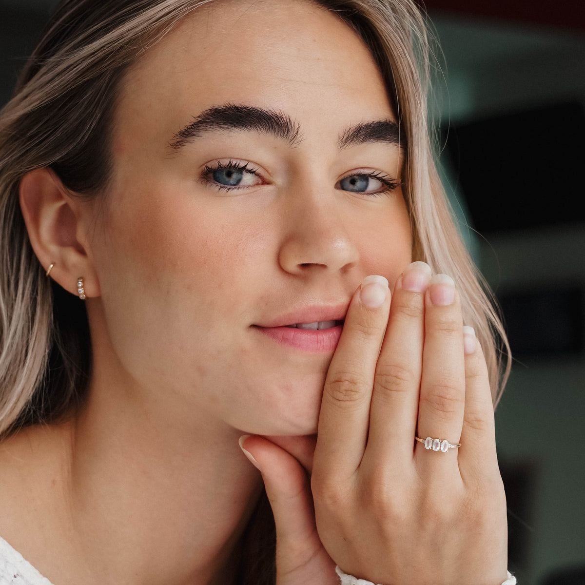 Luna | Regenboogmaansteen & Diamant Ring - Menina Amsterdam