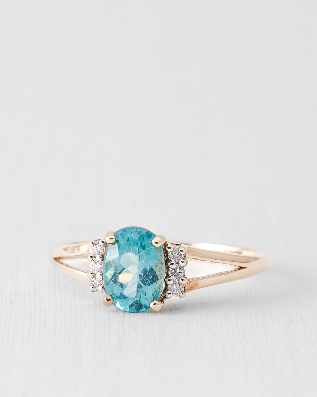 Alaris | Vintage Blauw Kwarts Solitair & Diamant Details Ring