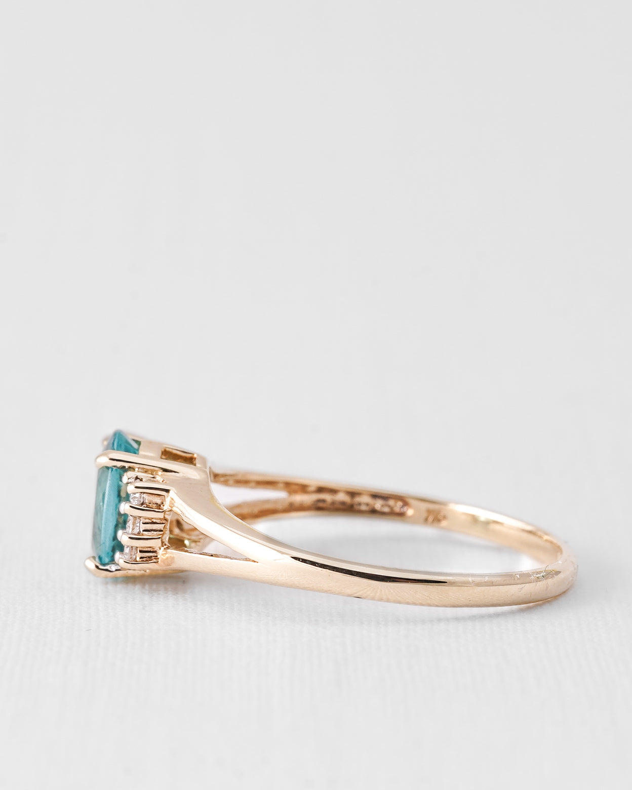 Alaris | Vintage Blauw Kwarts Solitair & Diamant Details Ring
