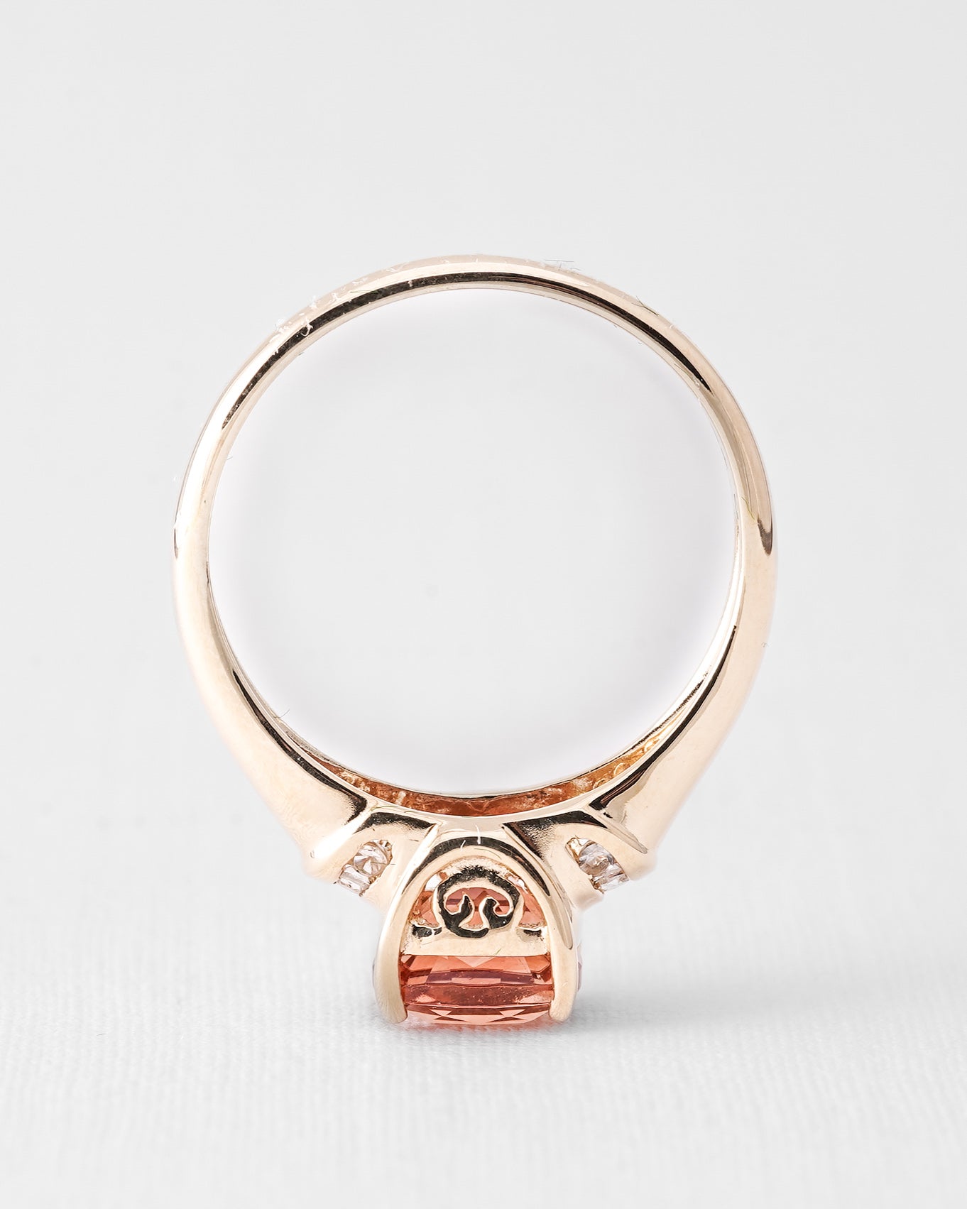 Elayne | Vintage Topaas Solitair & Witte Saffier Details Ring