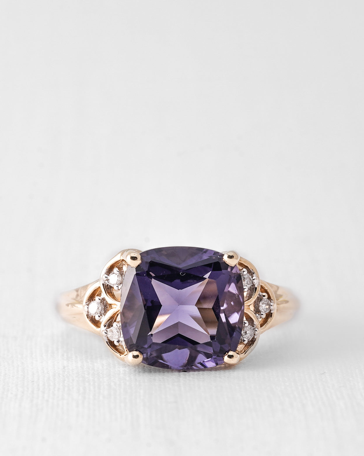 Orielle | Vintage Ioliet Solitaire & Diamant Details Ring