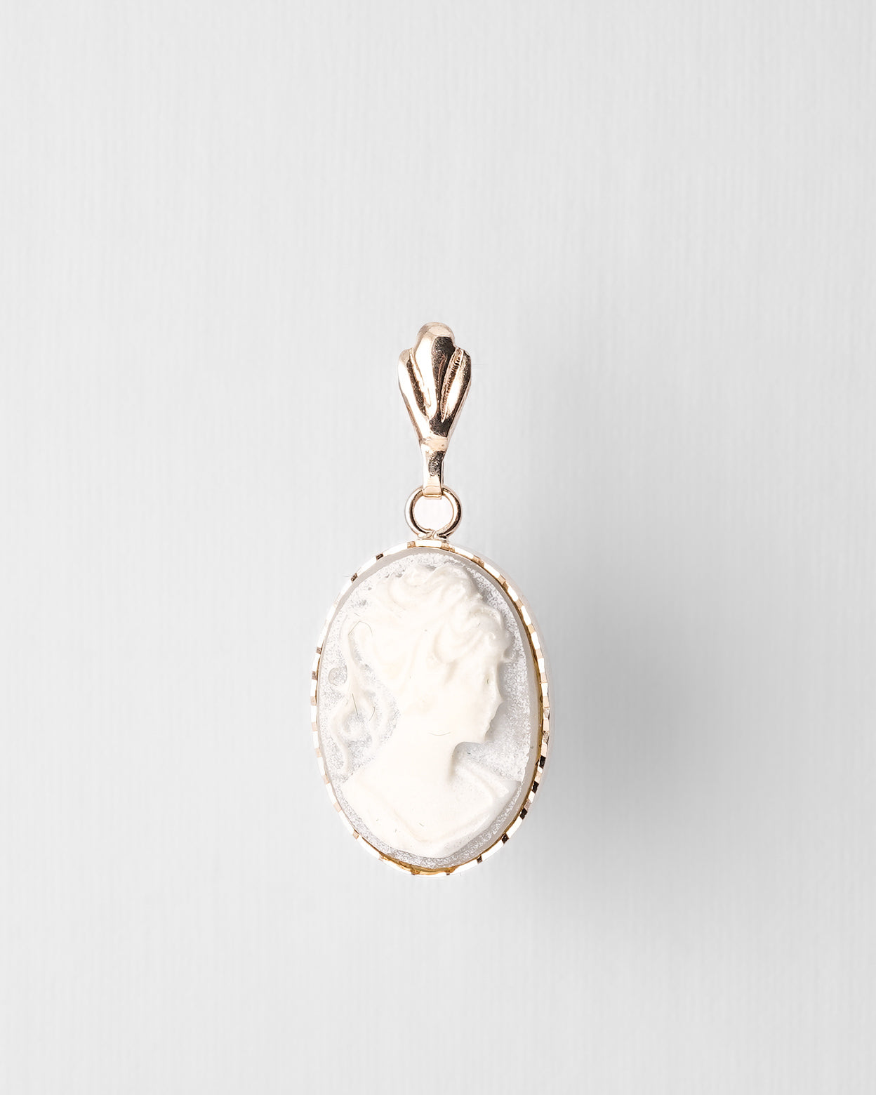 Clarissa | Vintage Cameo Hanger