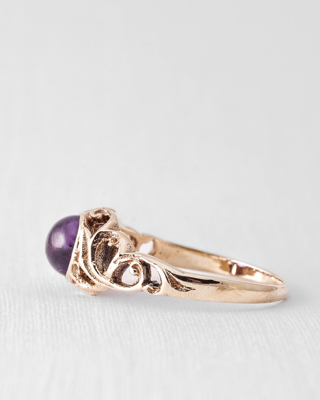 Ravena | Vintage Cabochon Amethist Solitair Ring