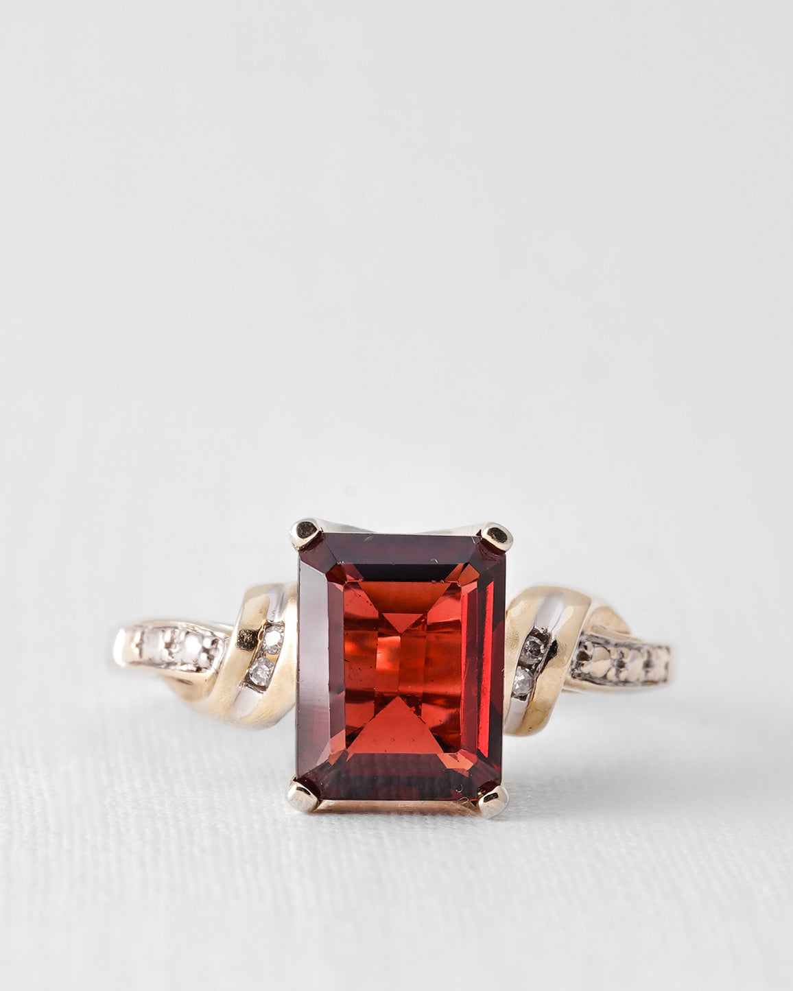 Varelia | Vintage Granaat & Diamant Solitair Ring