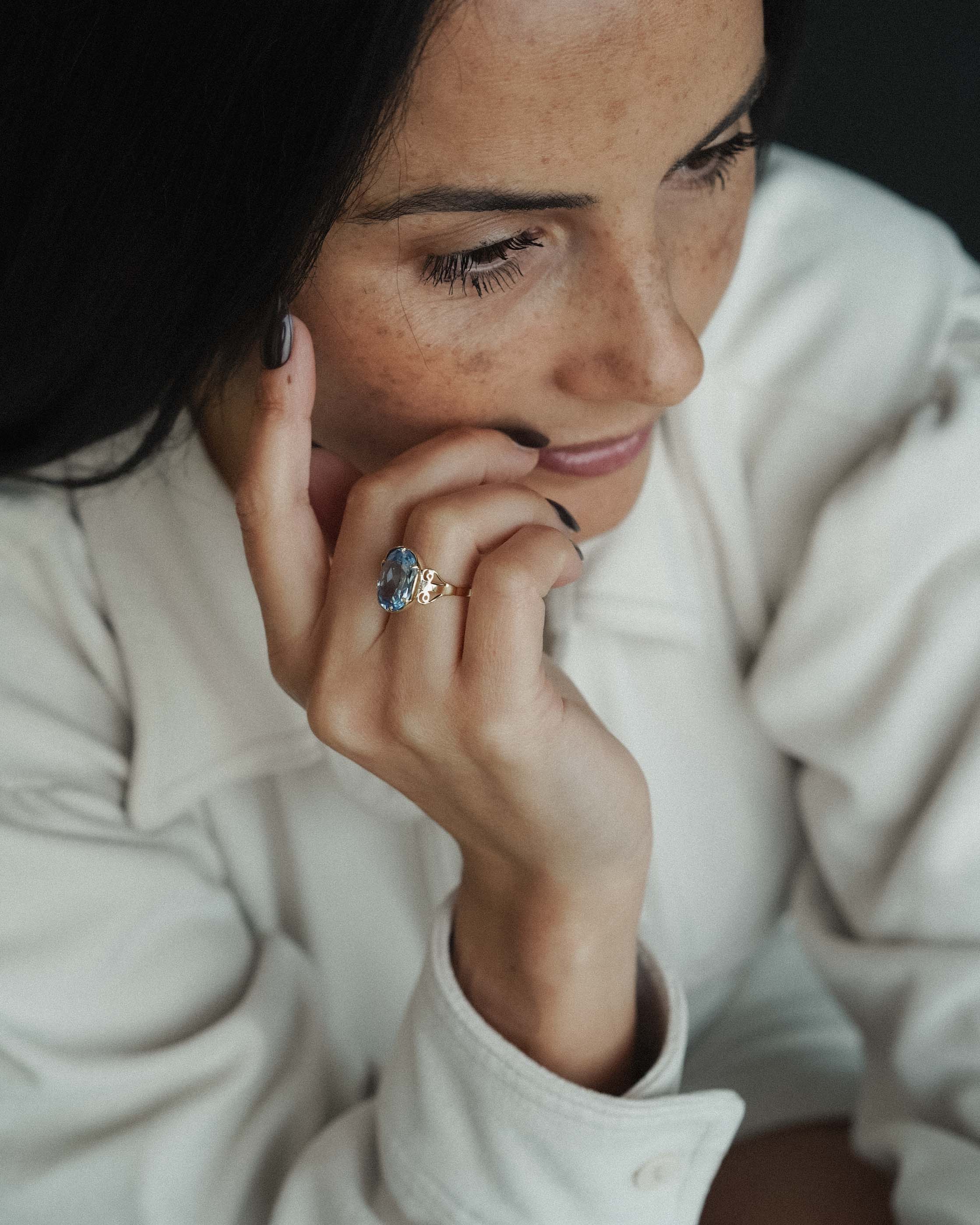 Aureli | 14K Blauwe Topaas Statement Ring