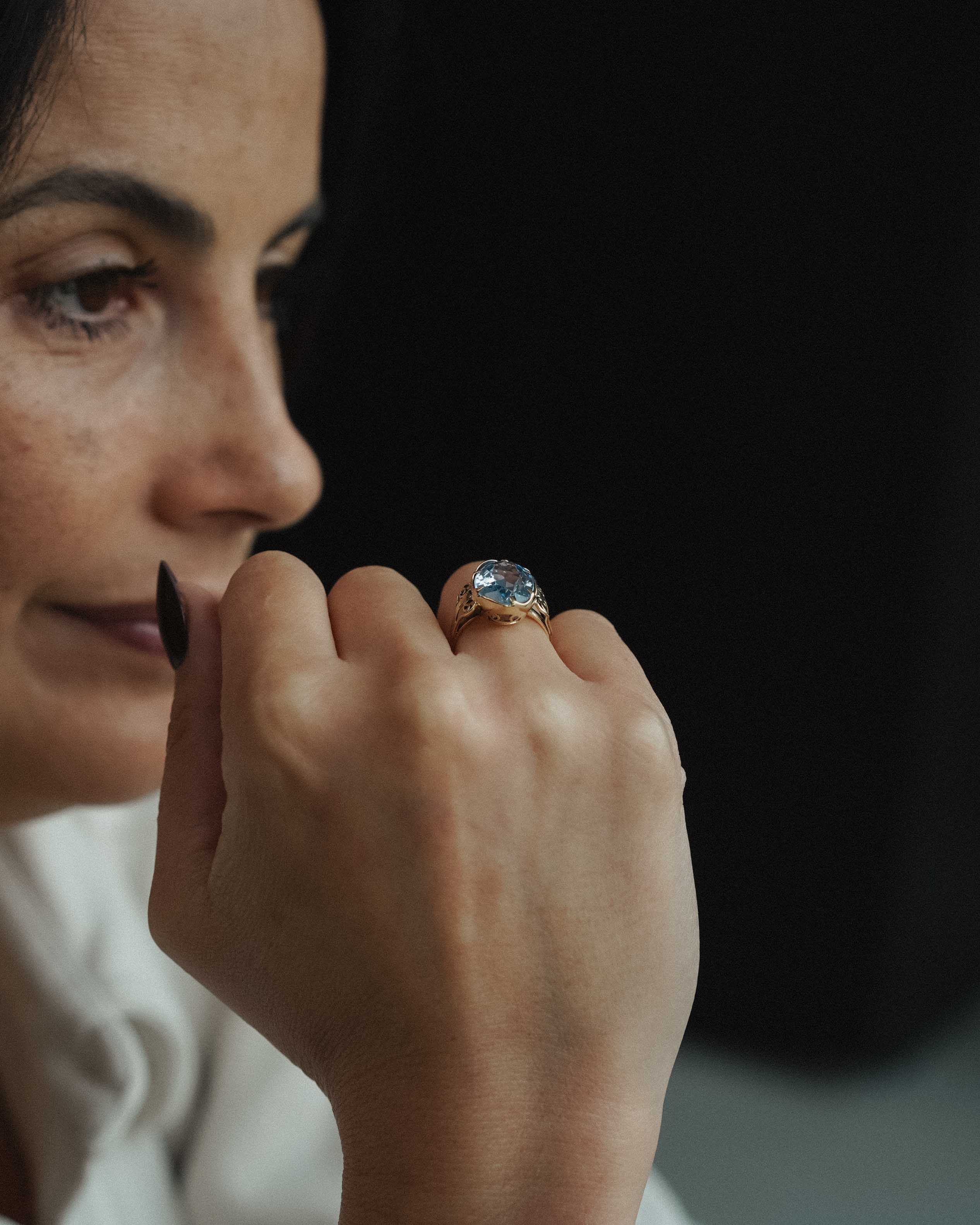 Aureli | 14K Blauwe Topaas Statement Ring